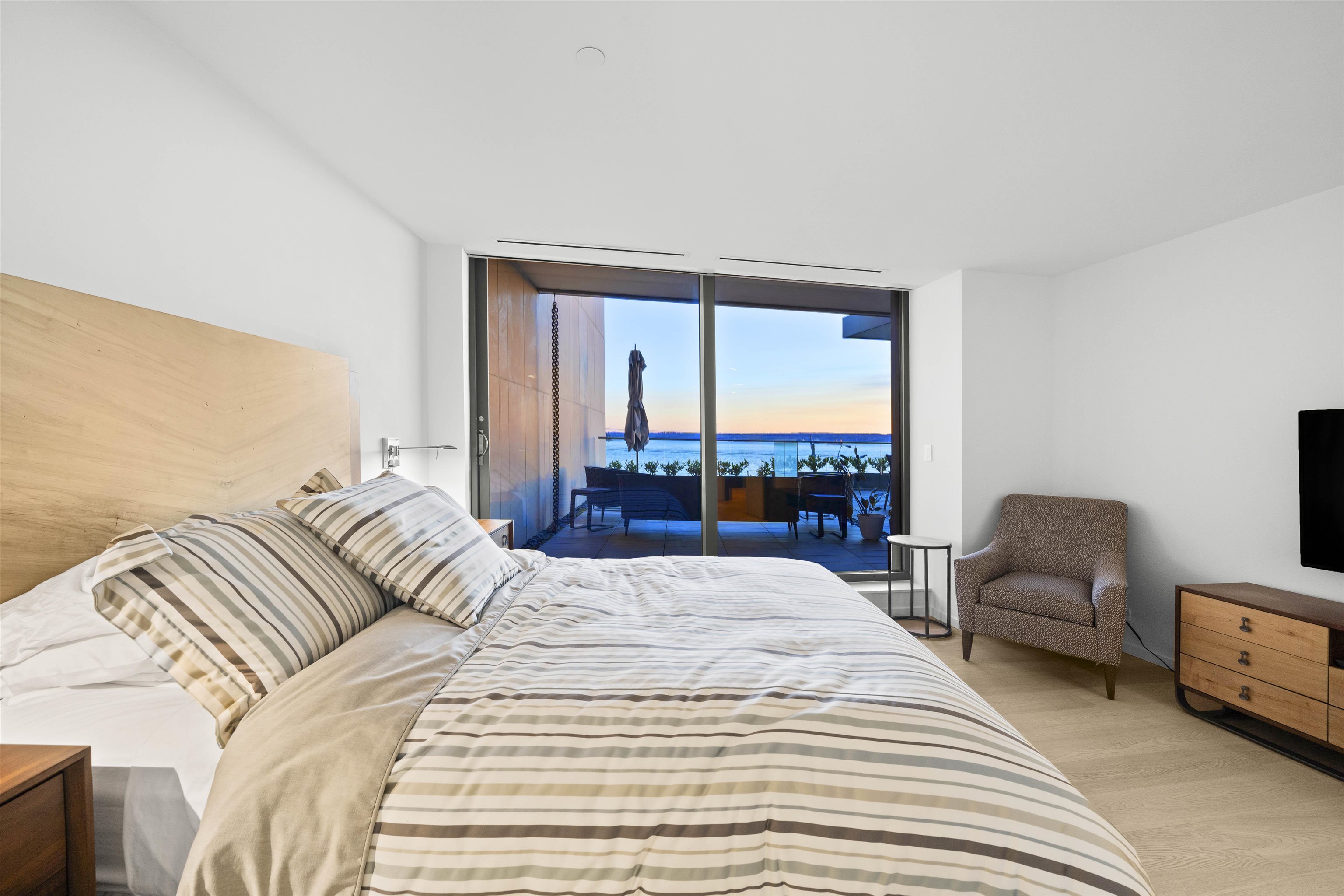 Listing image of 405 1355 BELLEVUE AVENUE