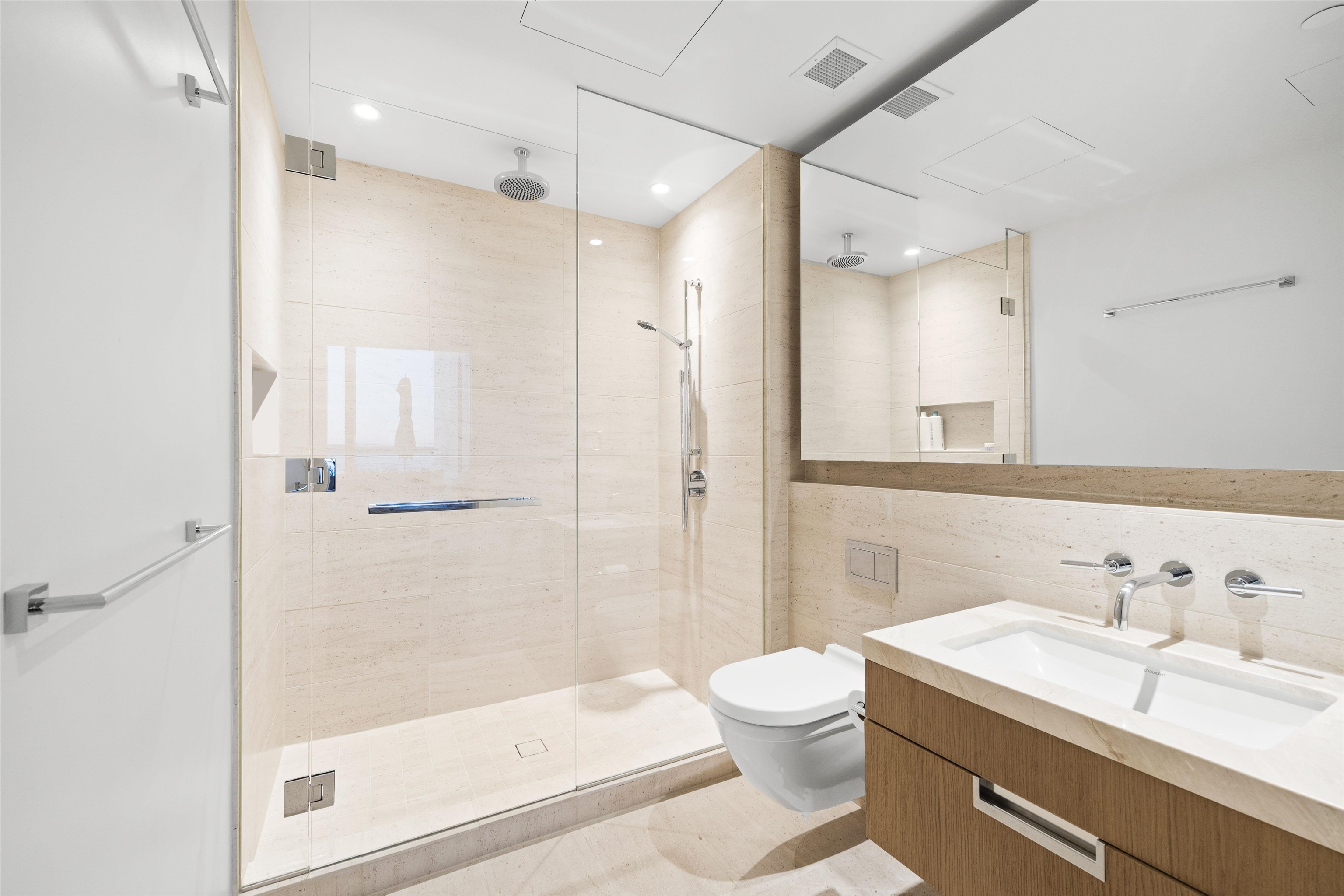 Listing image of 405 1355 BELLEVUE AVENUE