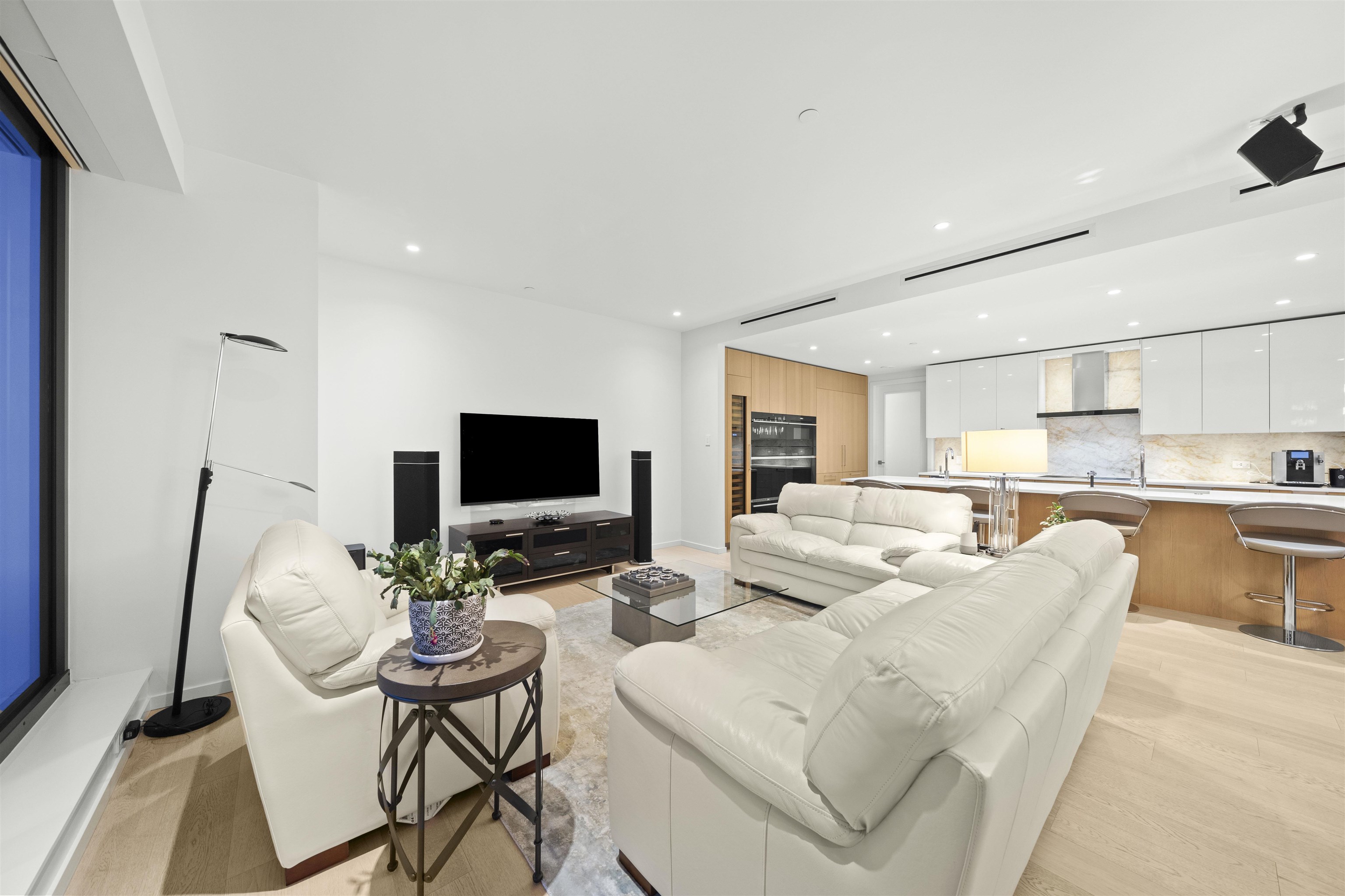 Listing image of 405 1355 BELLEVUE AVENUE