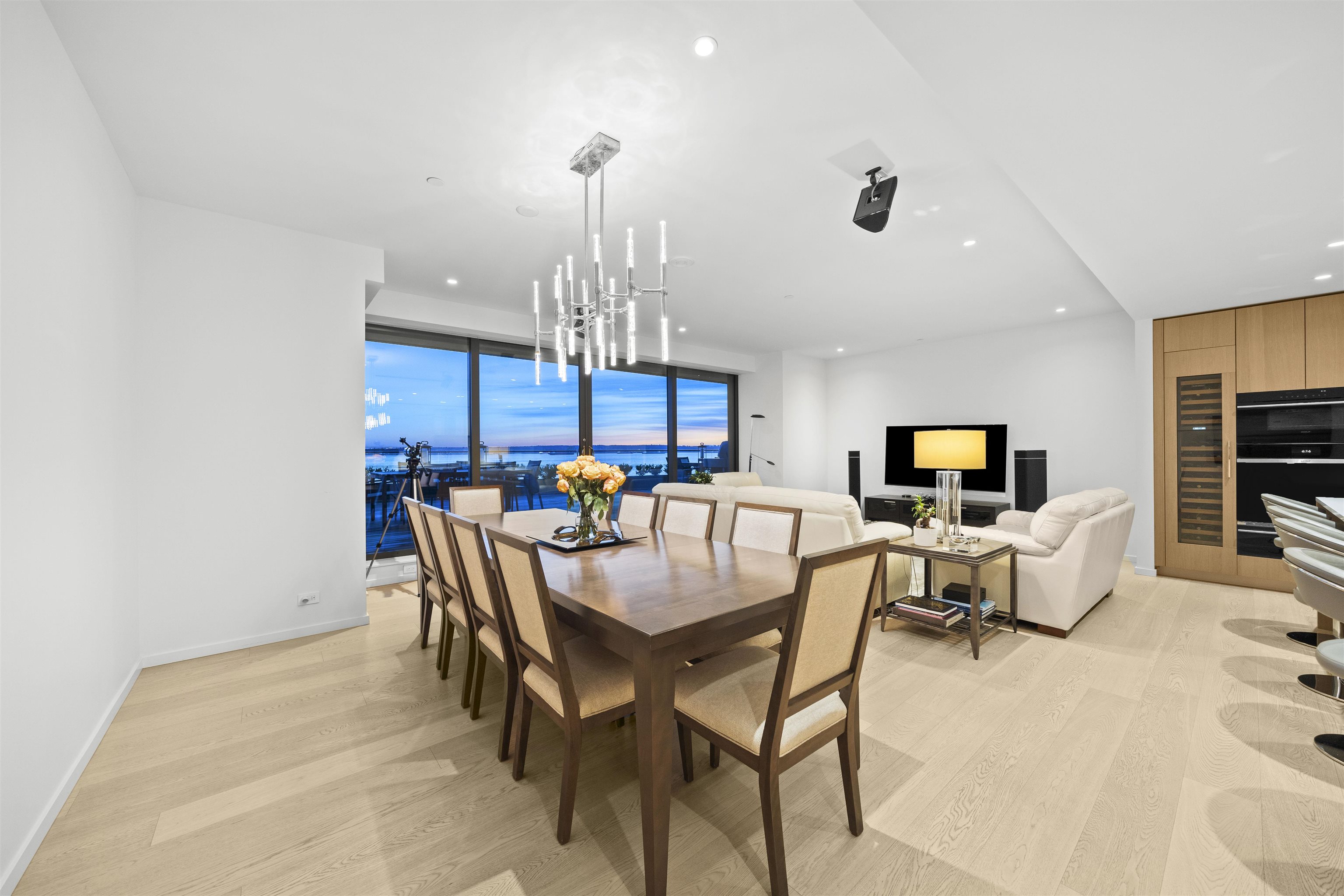 Listing image of 405 1355 BELLEVUE AVENUE