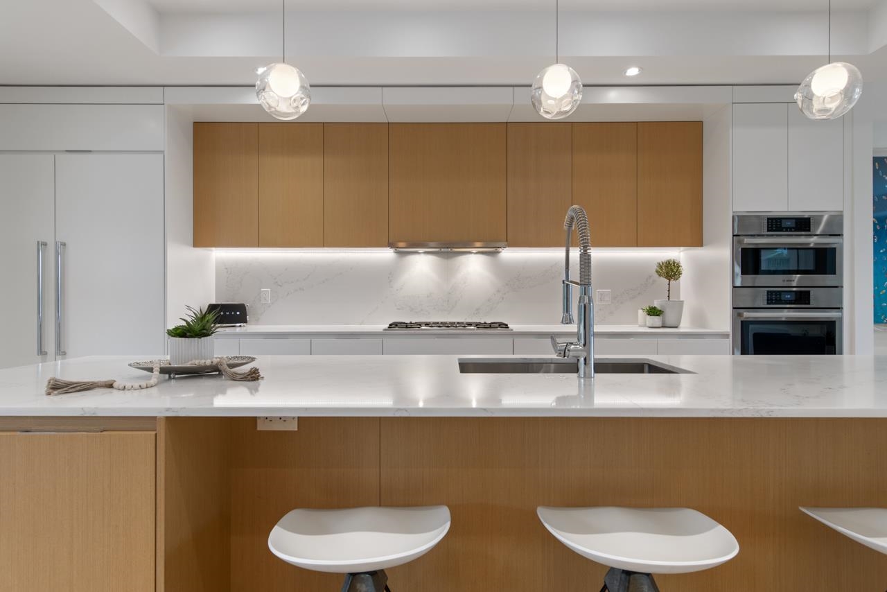 Listing image of 452 E 5TH STREET