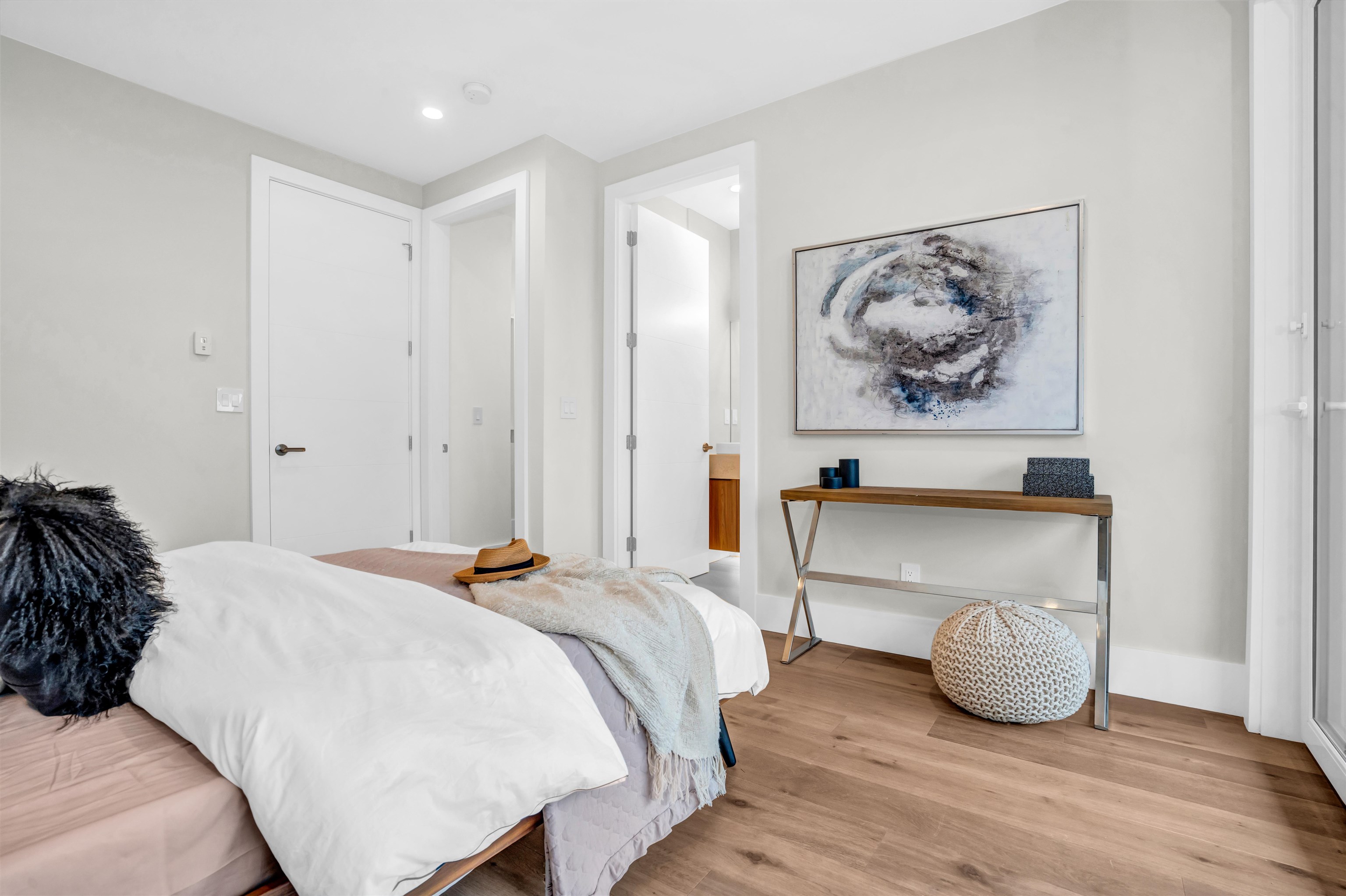 Listing image of 2380 MARINE DRIVE