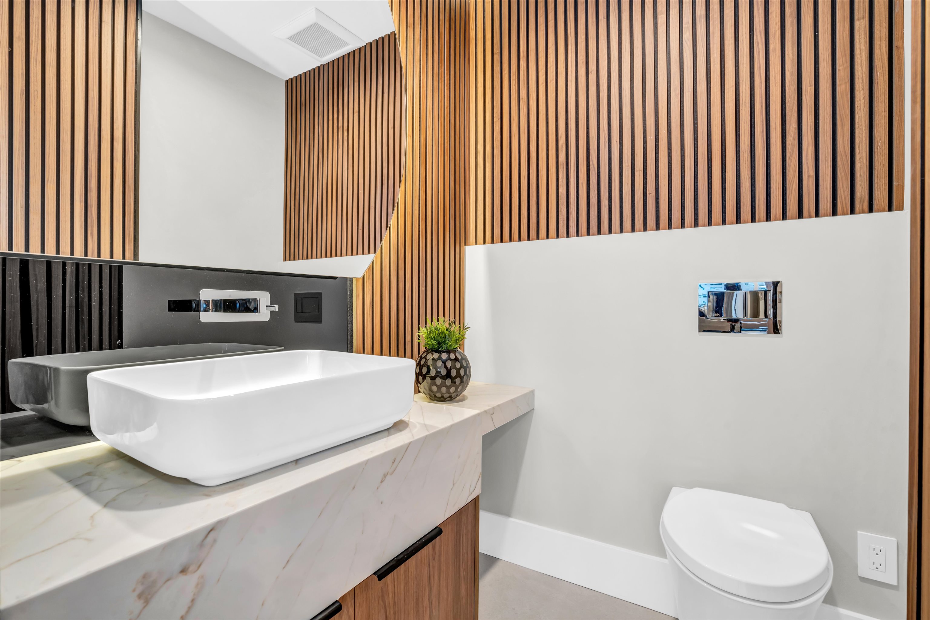 Listing image of 2380 MARINE DRIVE