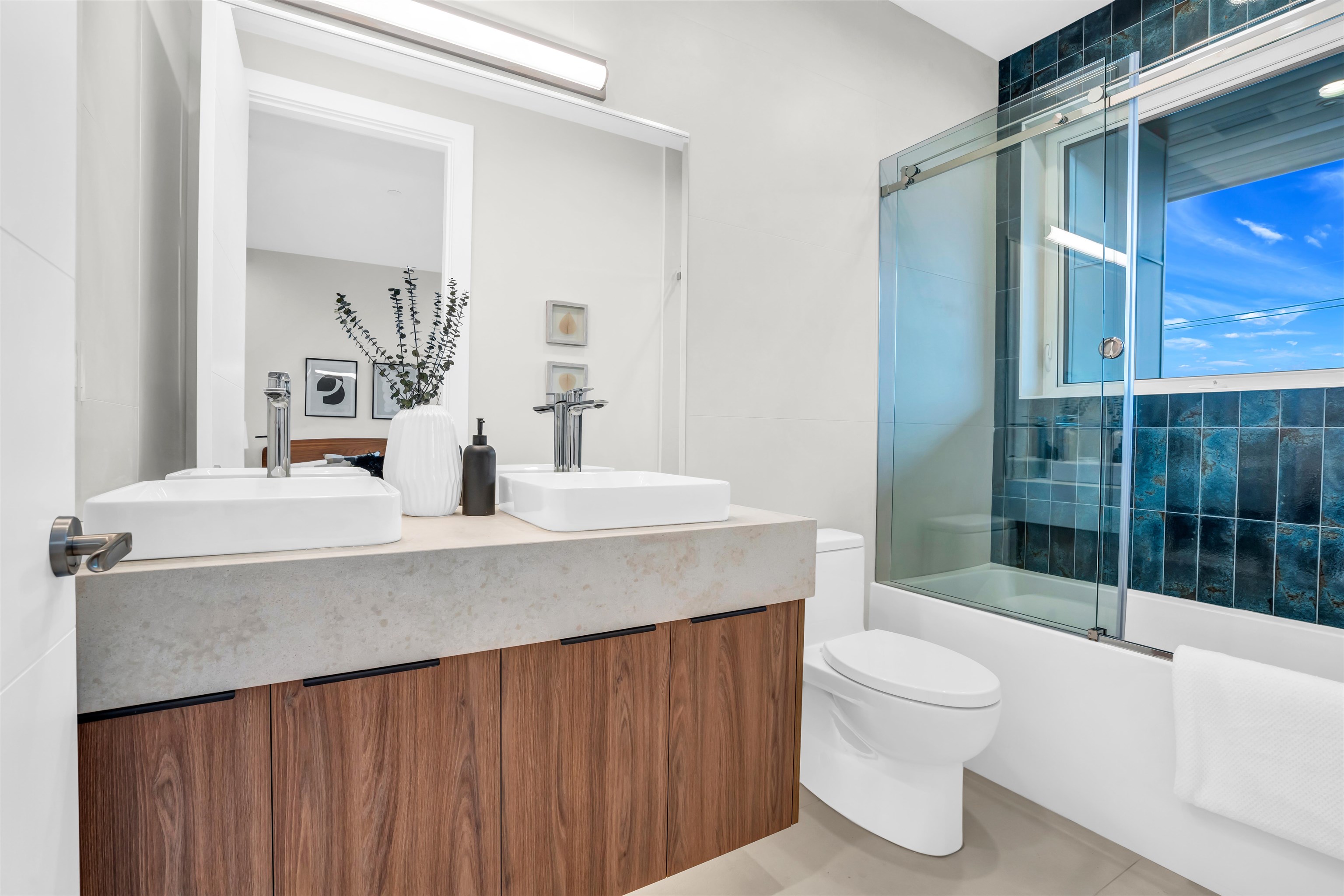 Listing image of 2380 MARINE DRIVE