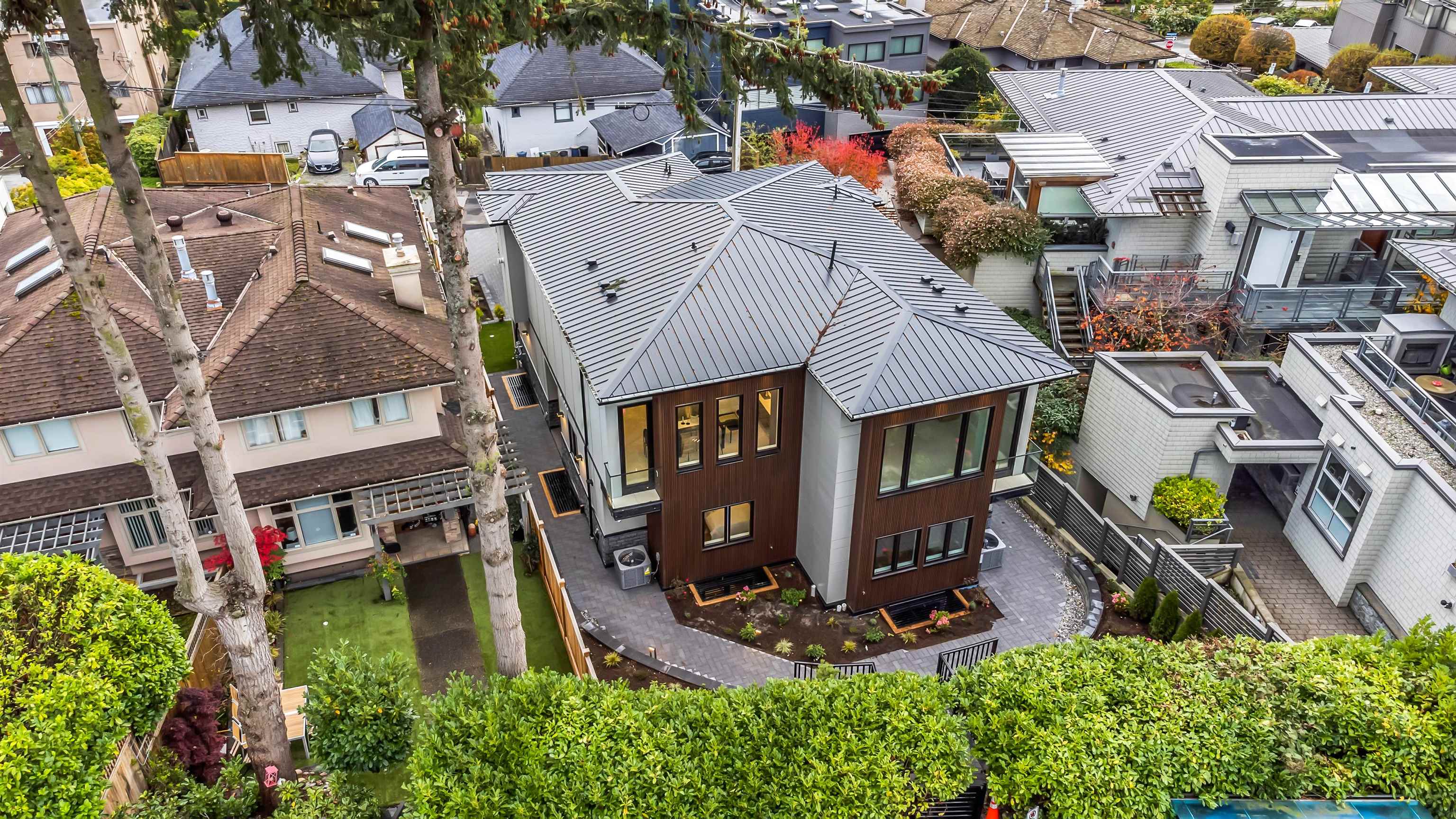 Listing image of 2380 MARINE DRIVE
