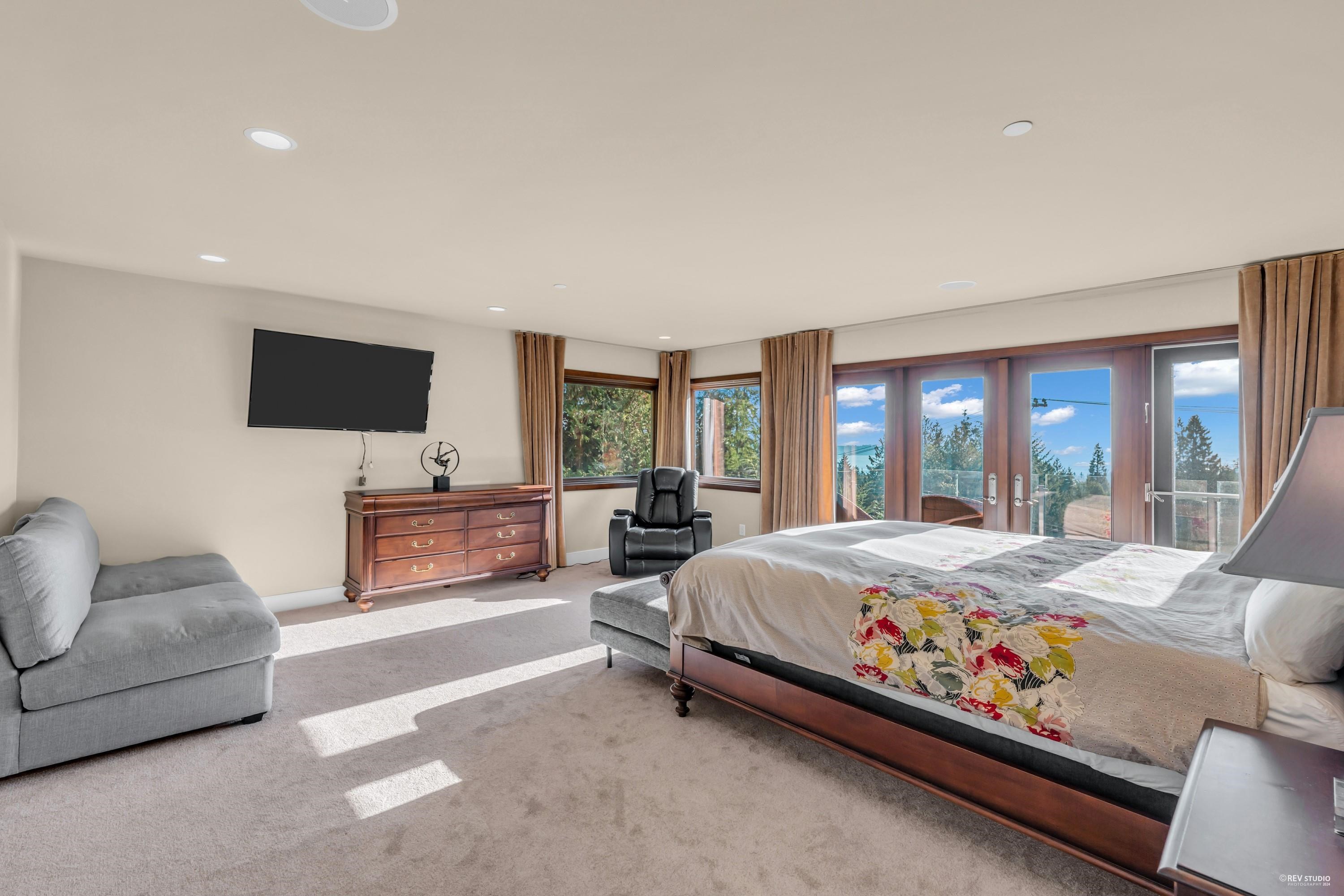 Listing image of 4742 CAULFEILD DRIVE