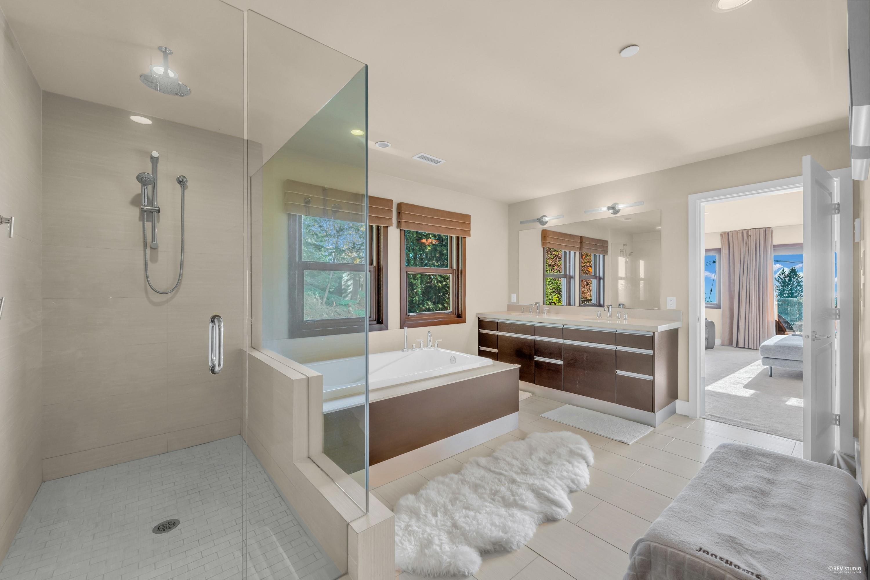 Listing image of 4742 CAULFEILD DRIVE