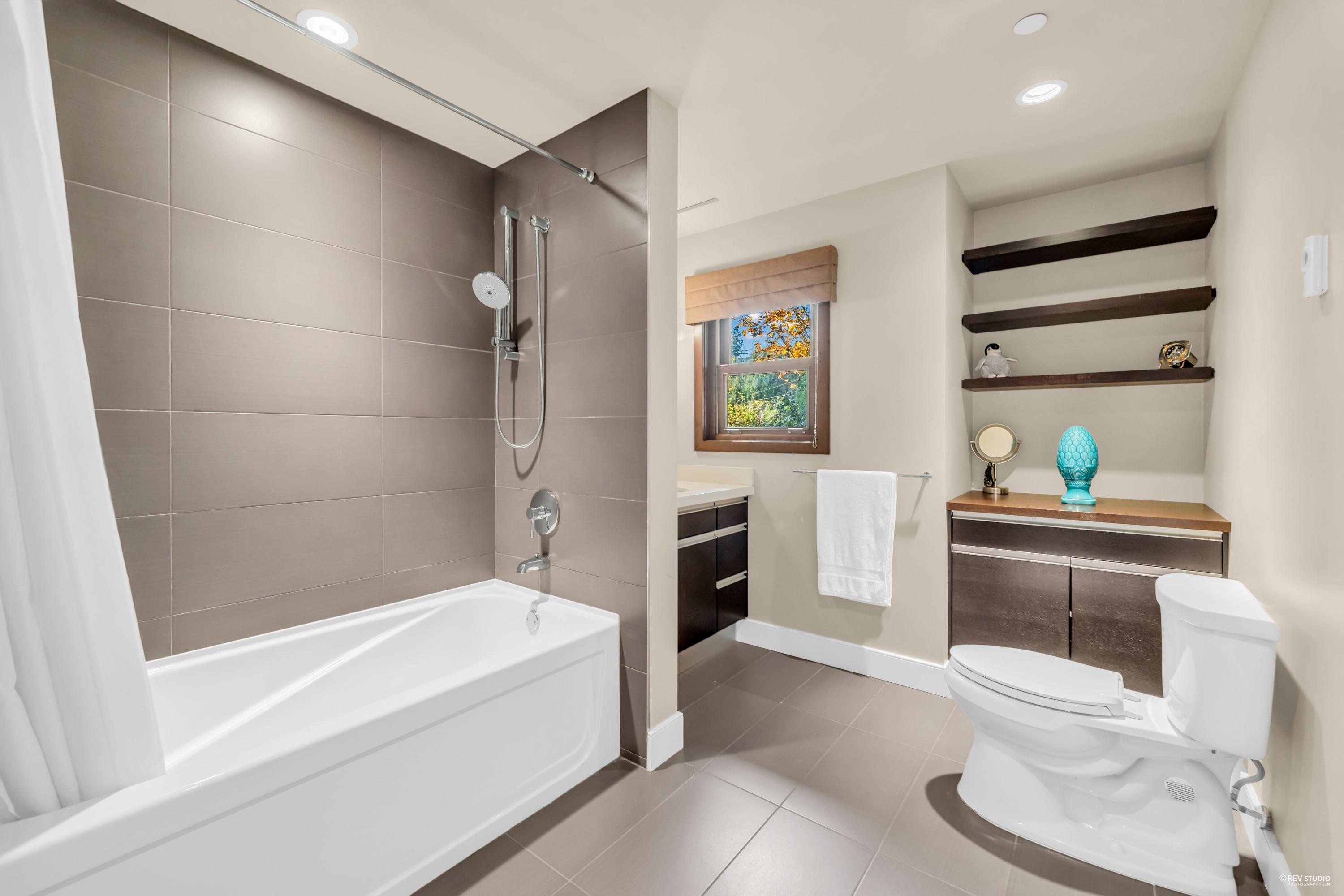 Listing image of 4742 CAULFEILD DRIVE