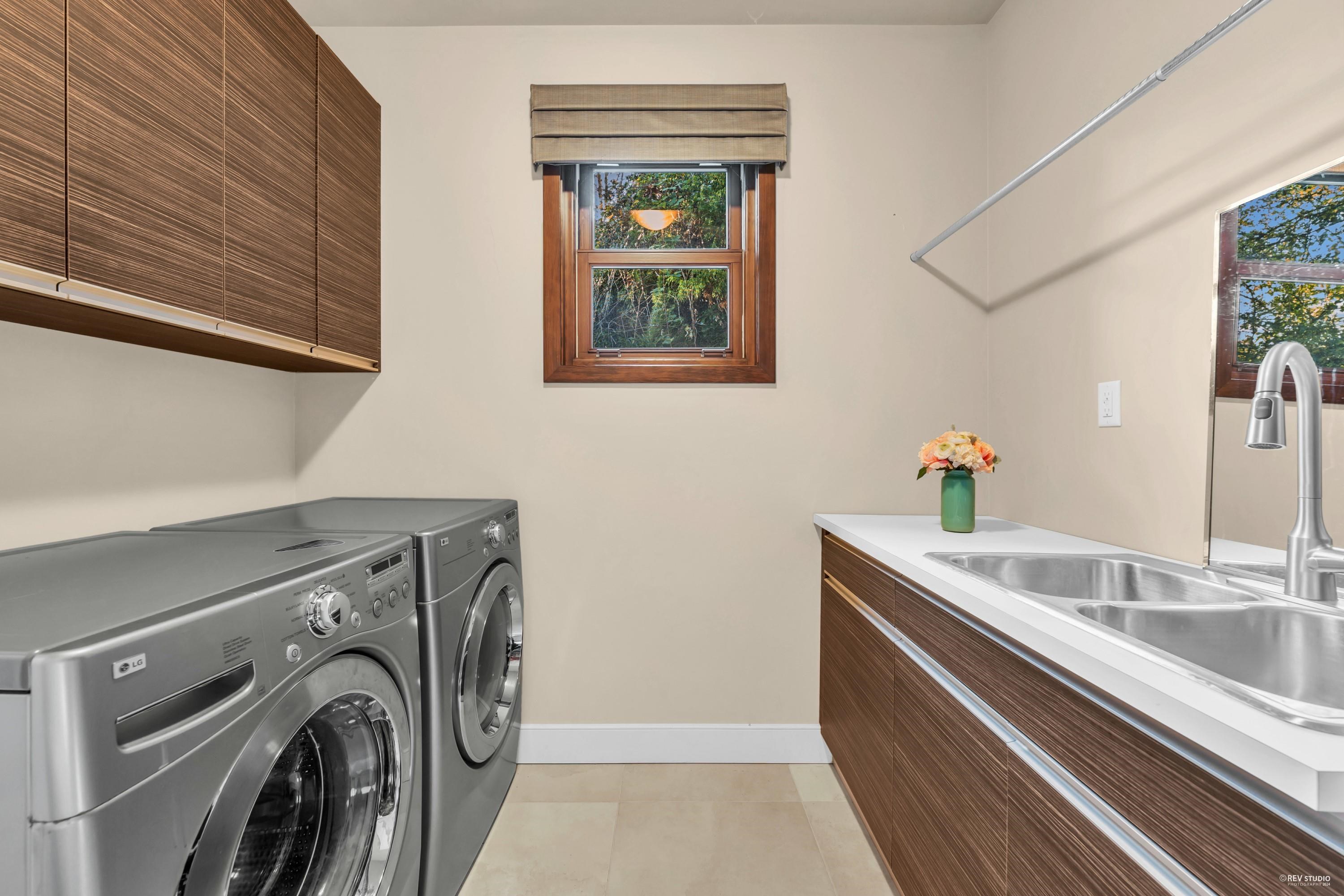 Listing image of 4742 CAULFEILD DRIVE