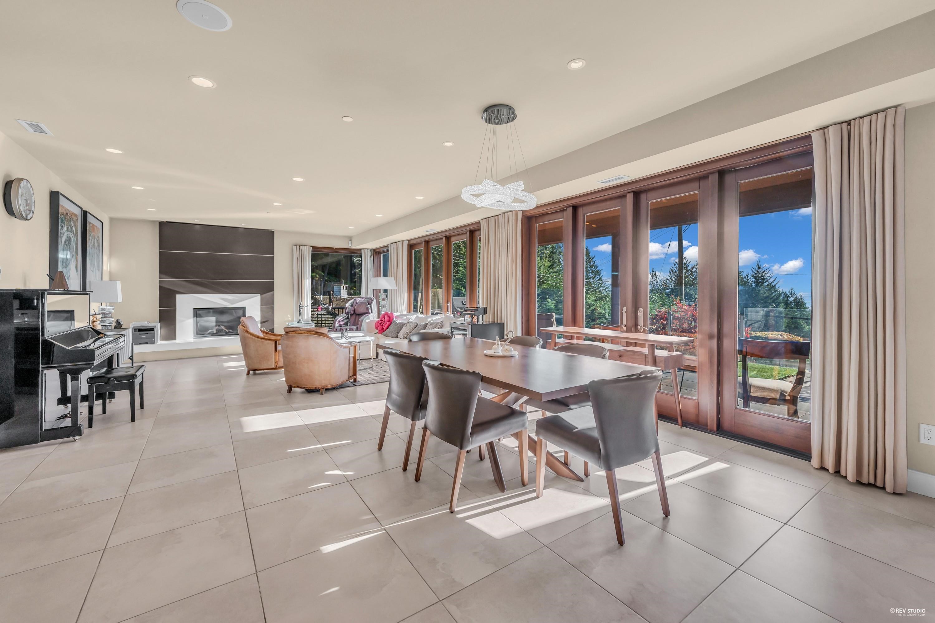Listing image of 4742 CAULFEILD DRIVE