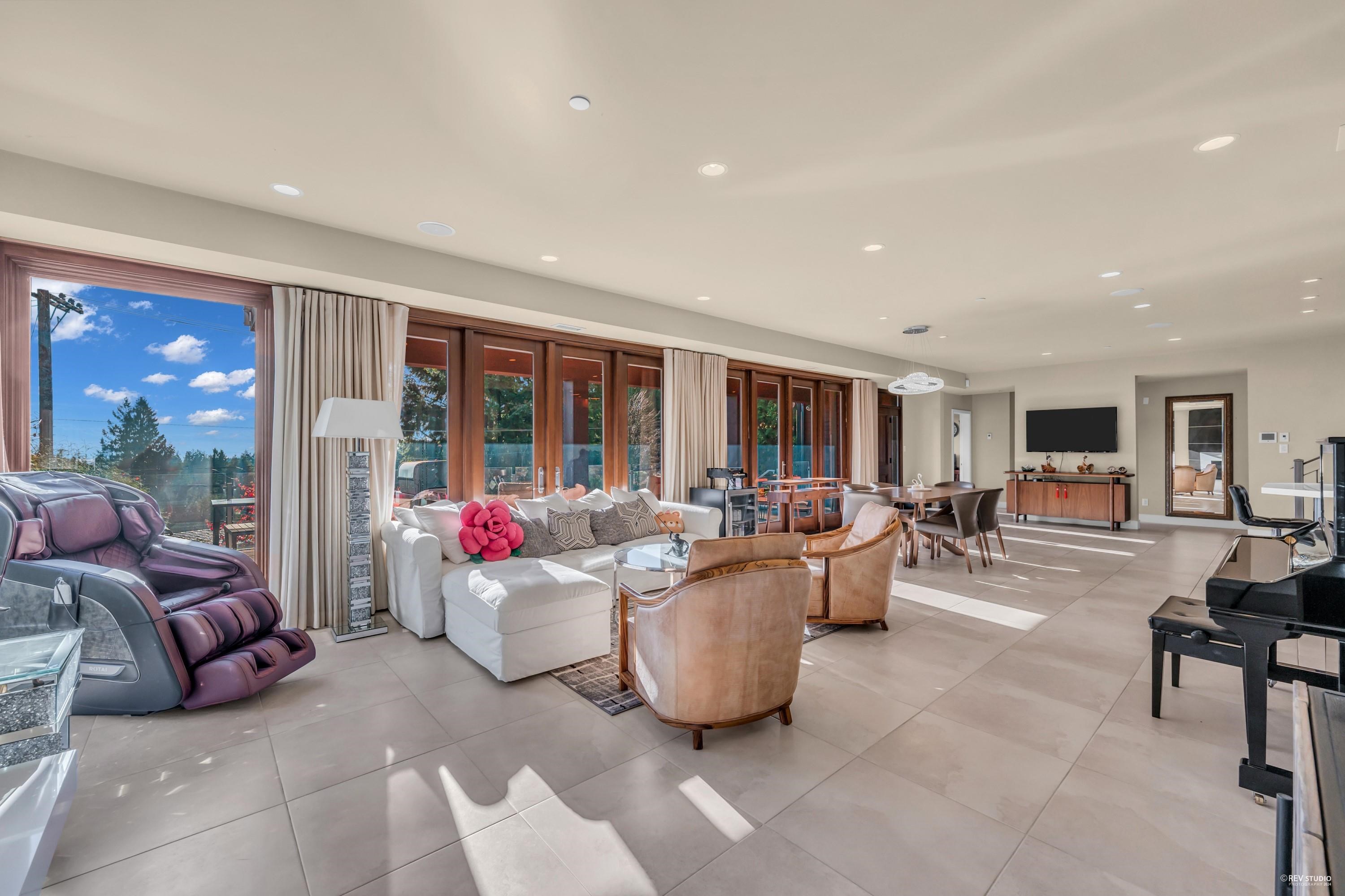 Listing image of 4742 CAULFEILD DRIVE