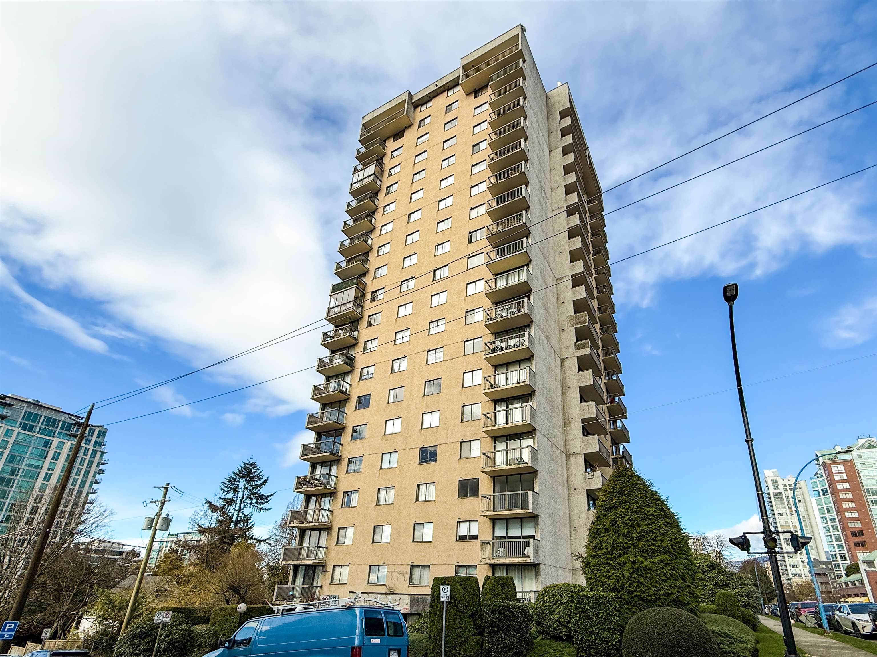 Listing image of 1704 145 ST. GEORGES AVENUE