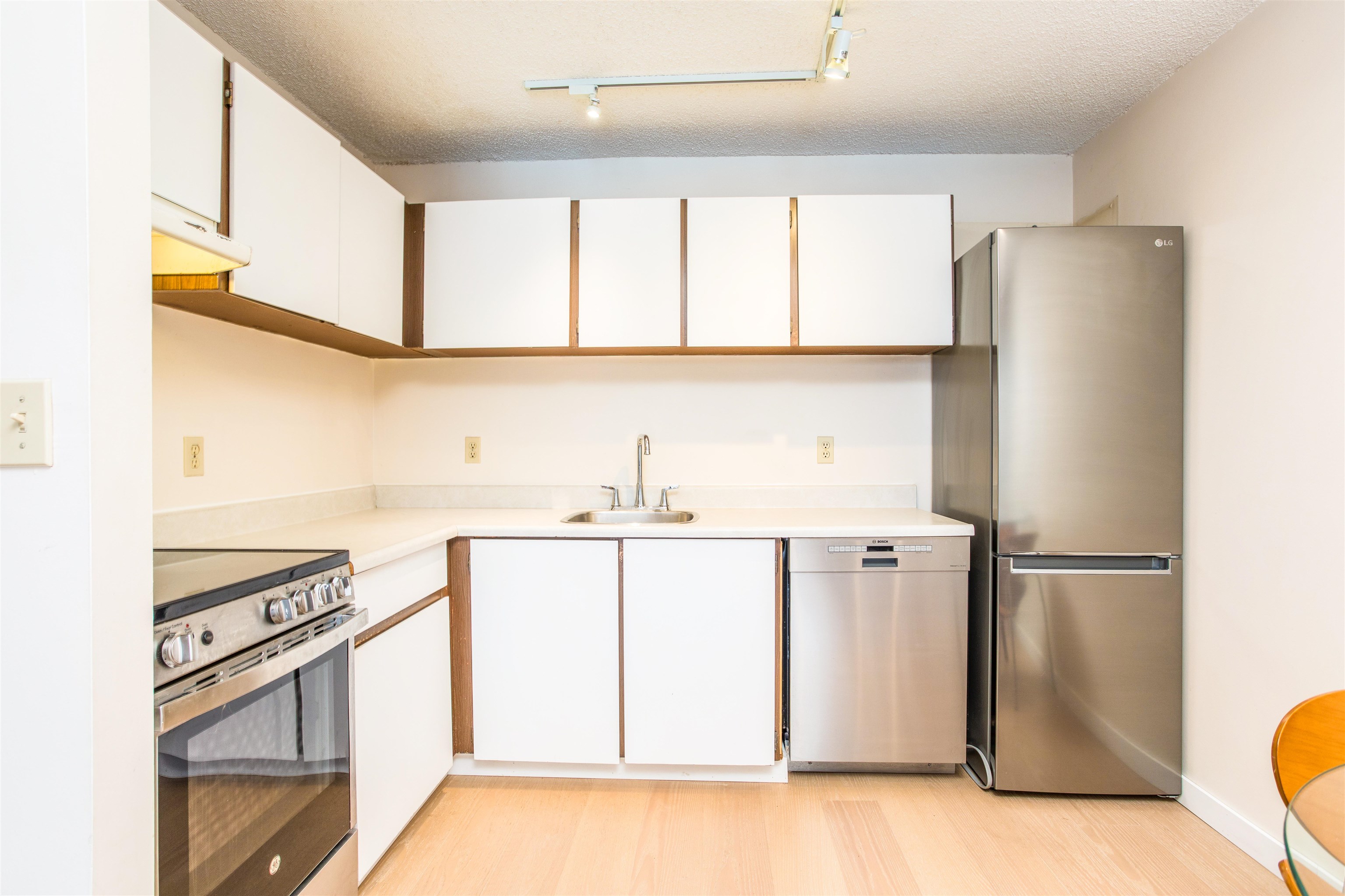 Listing image of 1704 145 ST. GEORGES AVENUE