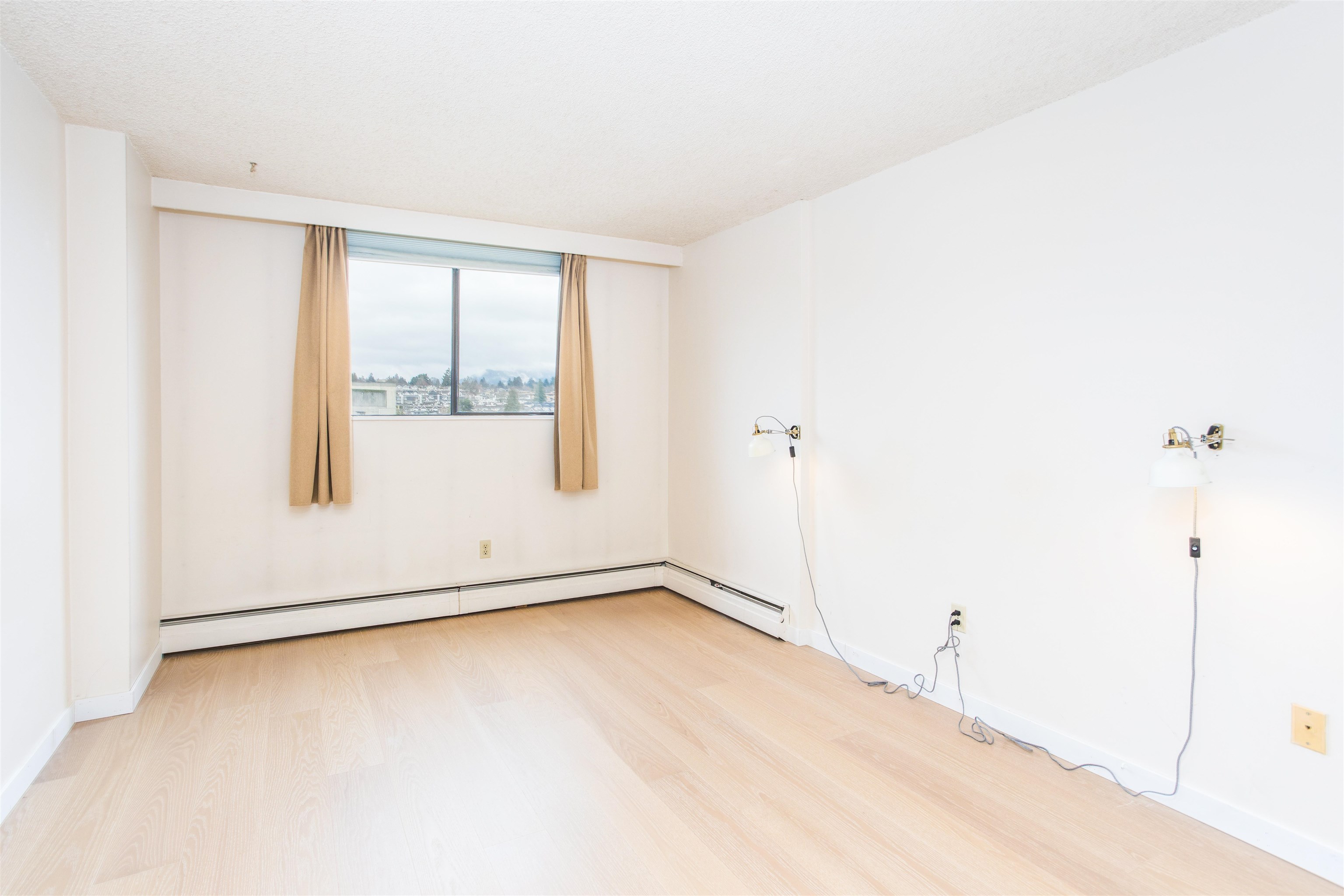 Listing image of 1704 145 ST. GEORGES AVENUE