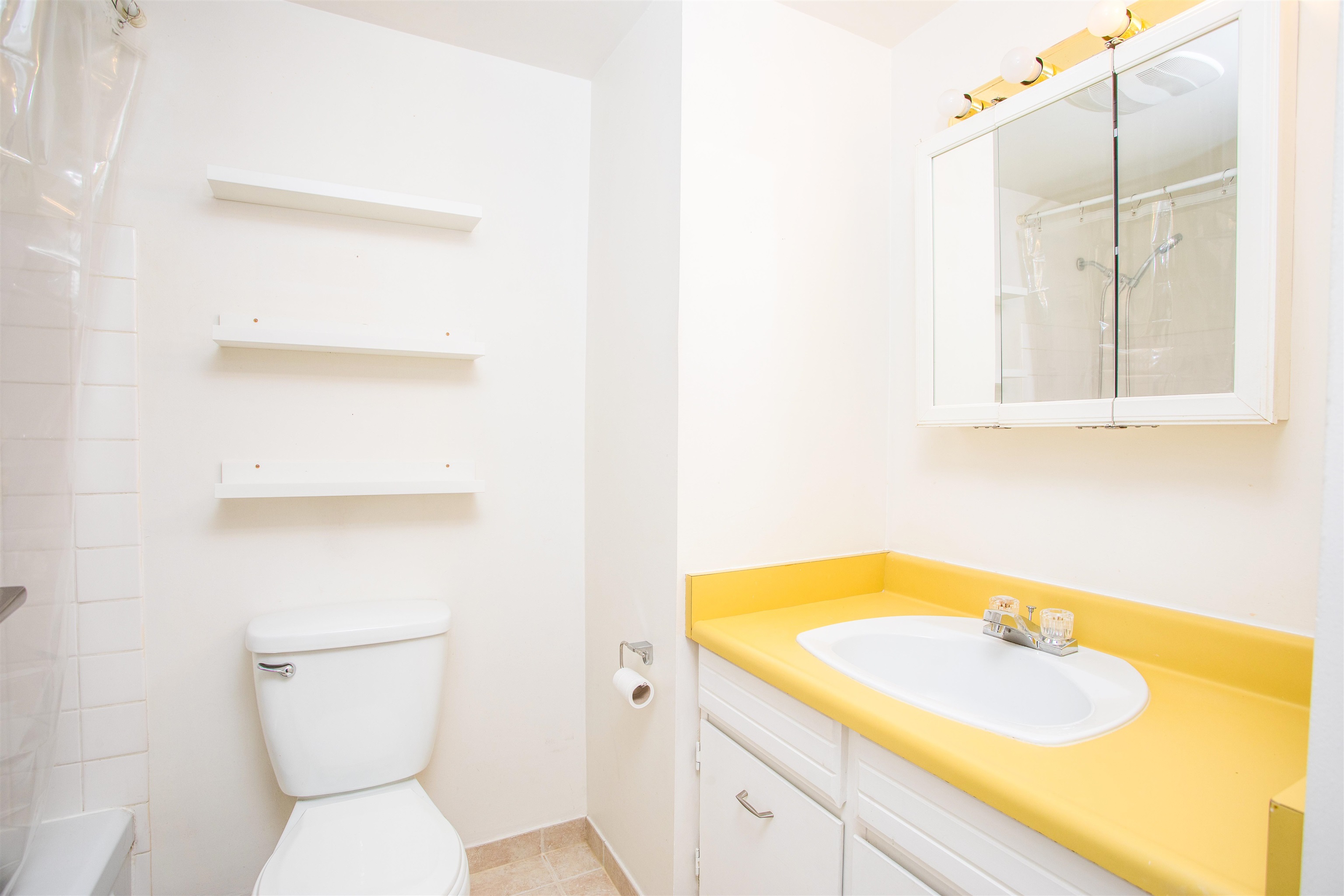 Listing image of 1704 145 ST. GEORGES AVENUE