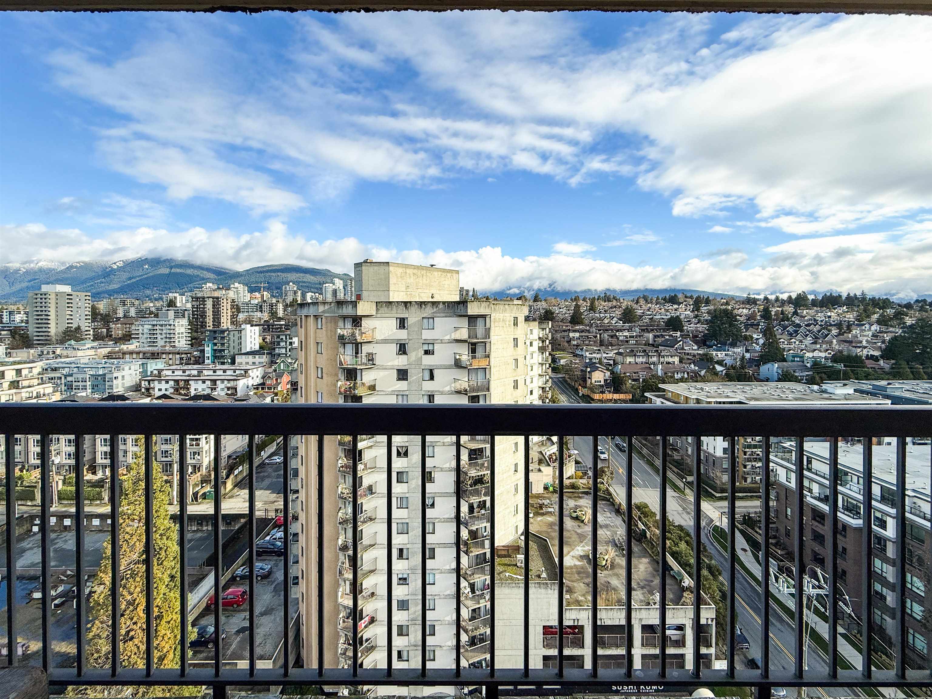 Listing image of 1704 145 ST. GEORGES AVENUE