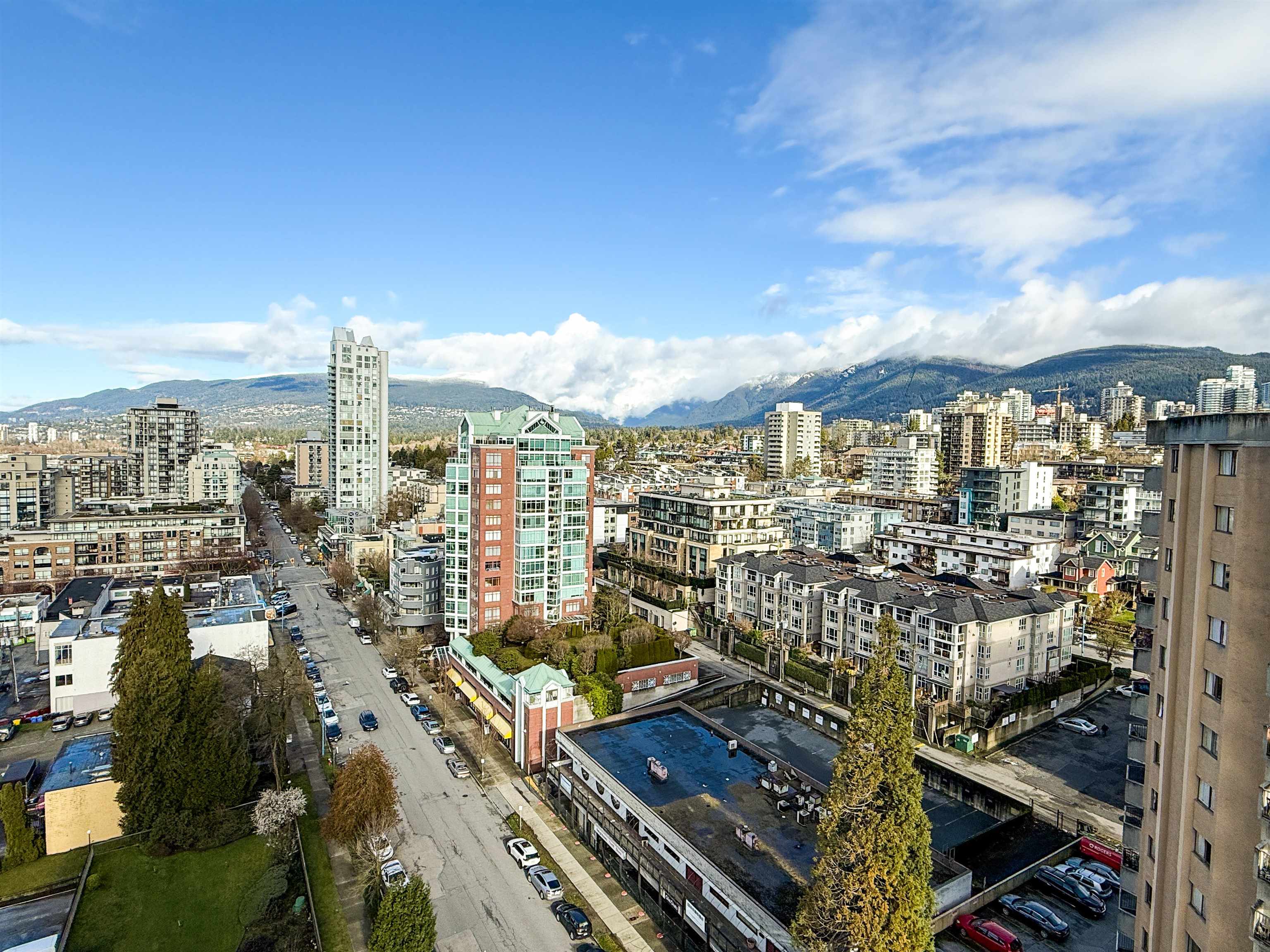 Listing image of 1704 145 ST. GEORGES AVENUE