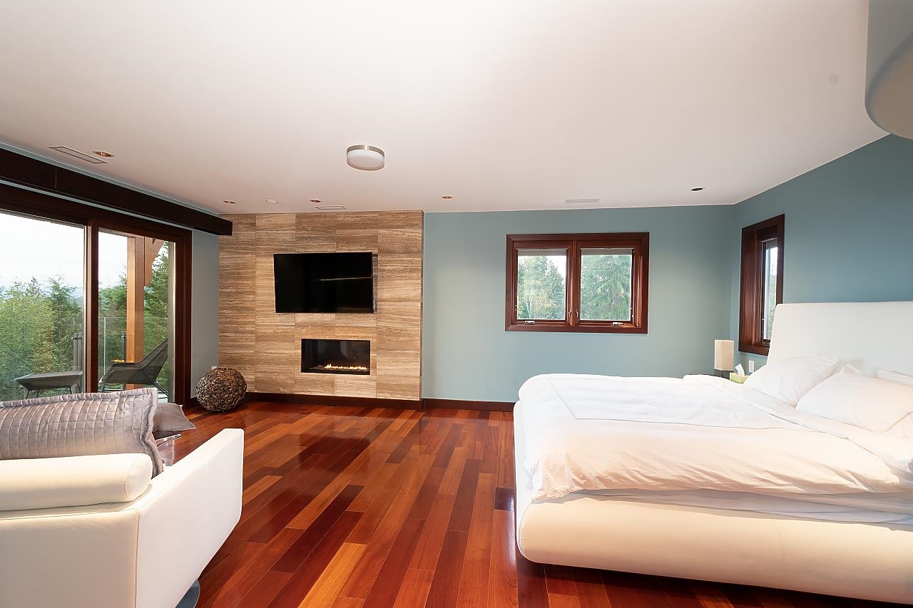 Listing image of 431 JOSEPHINE DRIVE