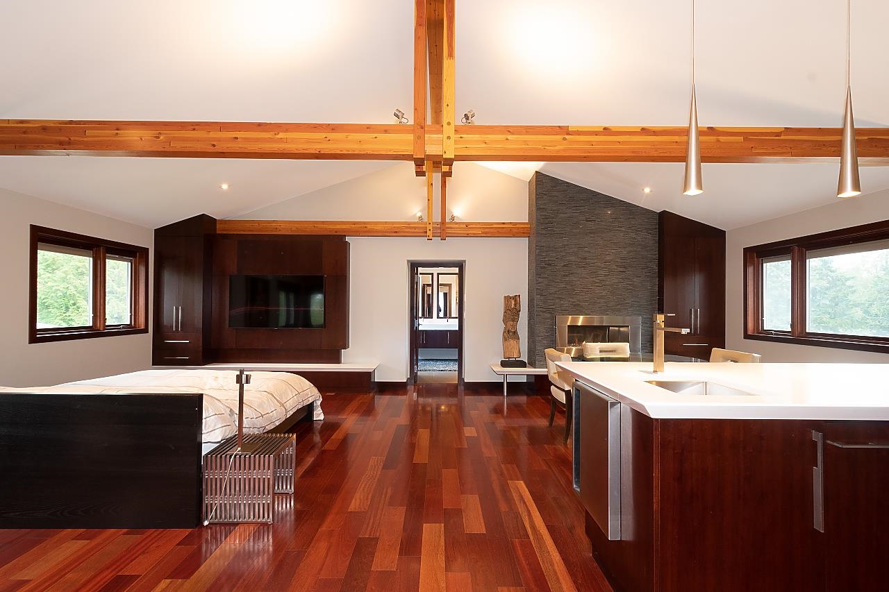 Listing image of 431 JOSEPHINE DRIVE