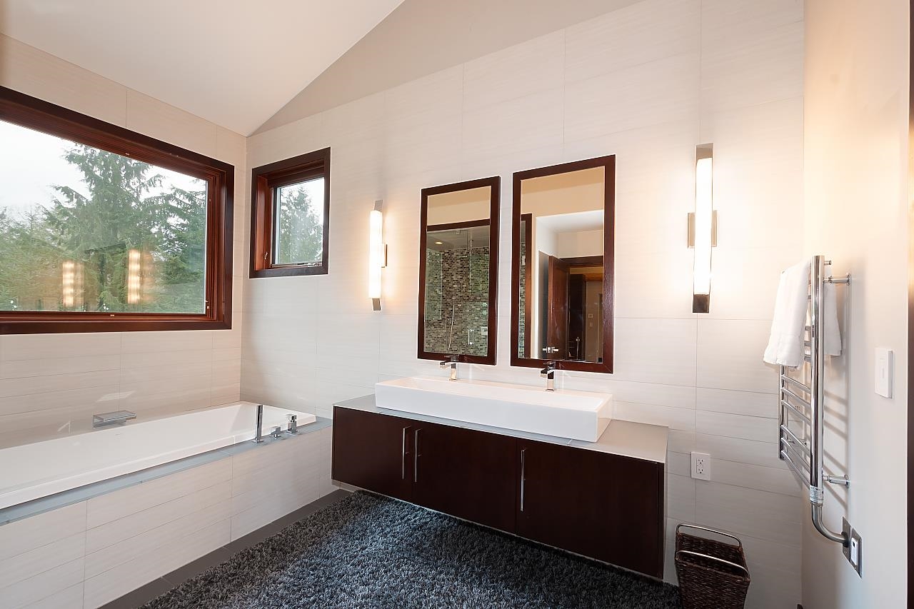 Listing image of 431 JOSEPHINE DRIVE
