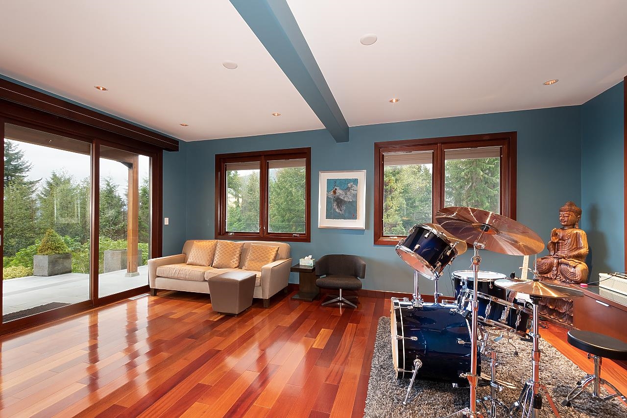Listing image of 431 JOSEPHINE DRIVE