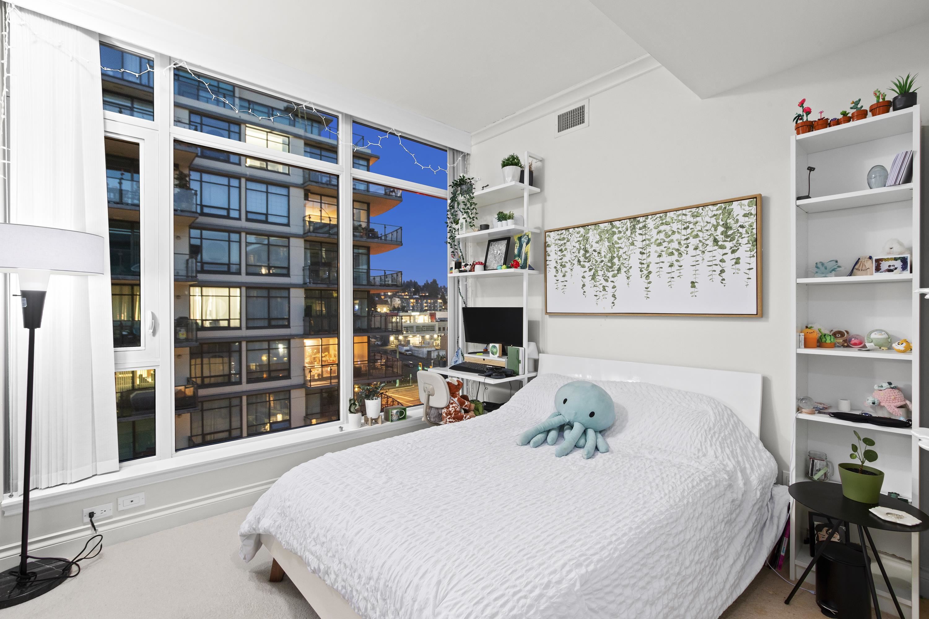 Listing image of 809 185 VICTORY SHIP WAY