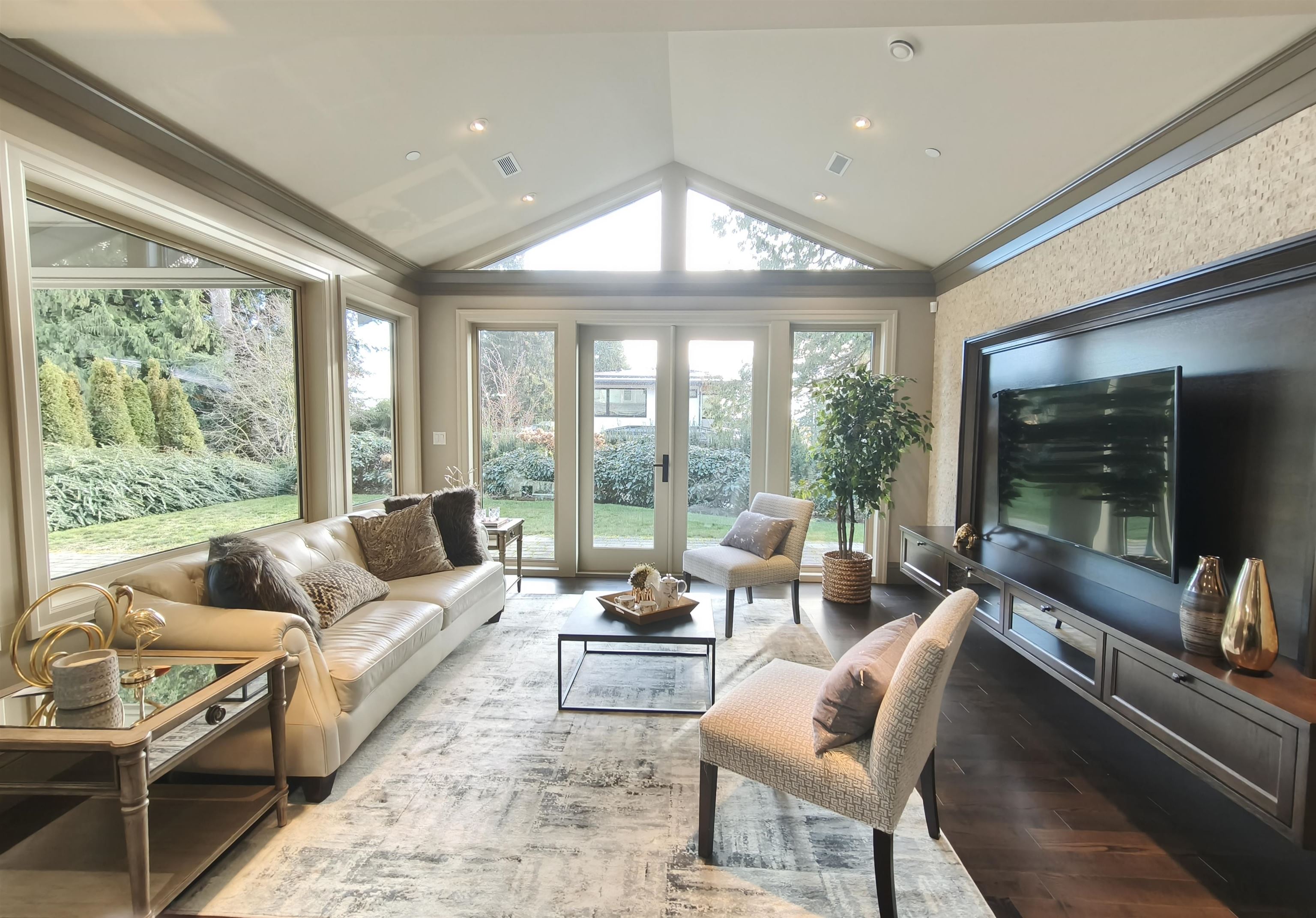 Listing image of 2566 MARINE DRIVE