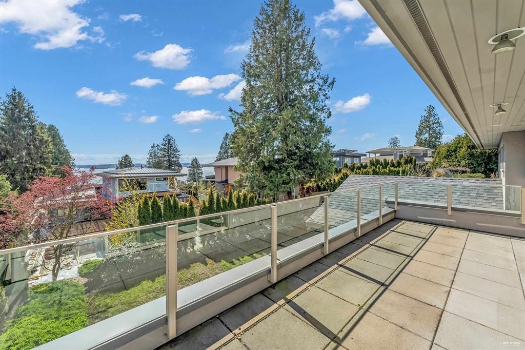 Listing image of 2566 MARINE DRIVE