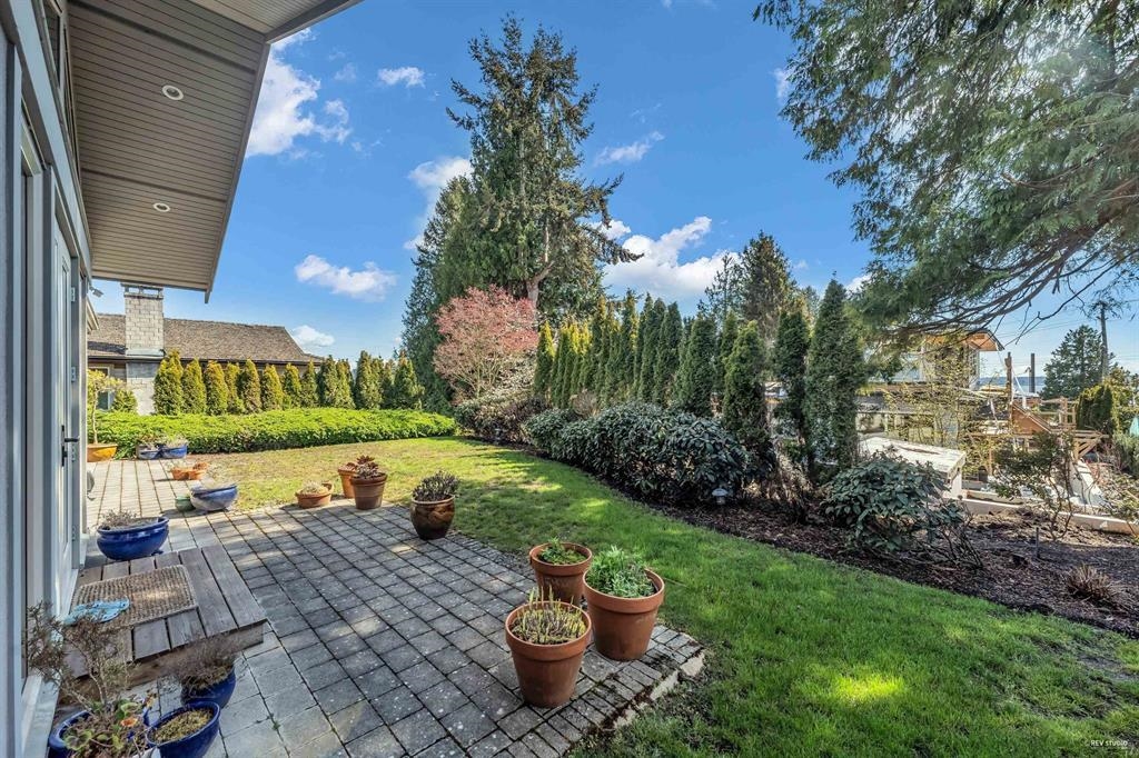 Listing image of 2566 MARINE DRIVE