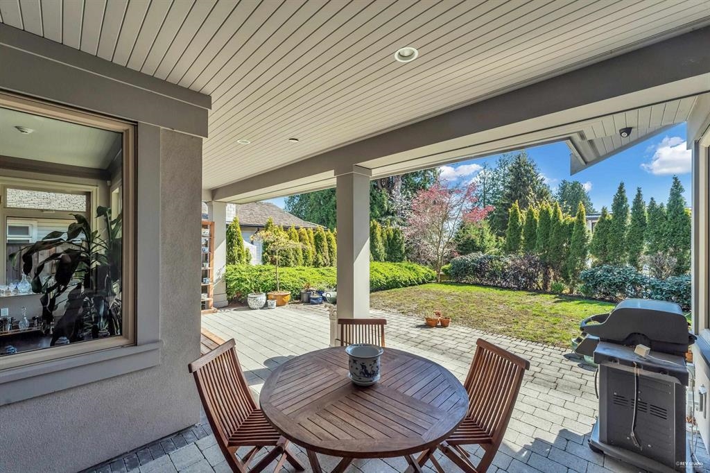 Listing image of 2566 MARINE DRIVE