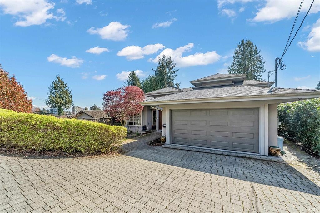 Listing image of 2566 MARINE DRIVE