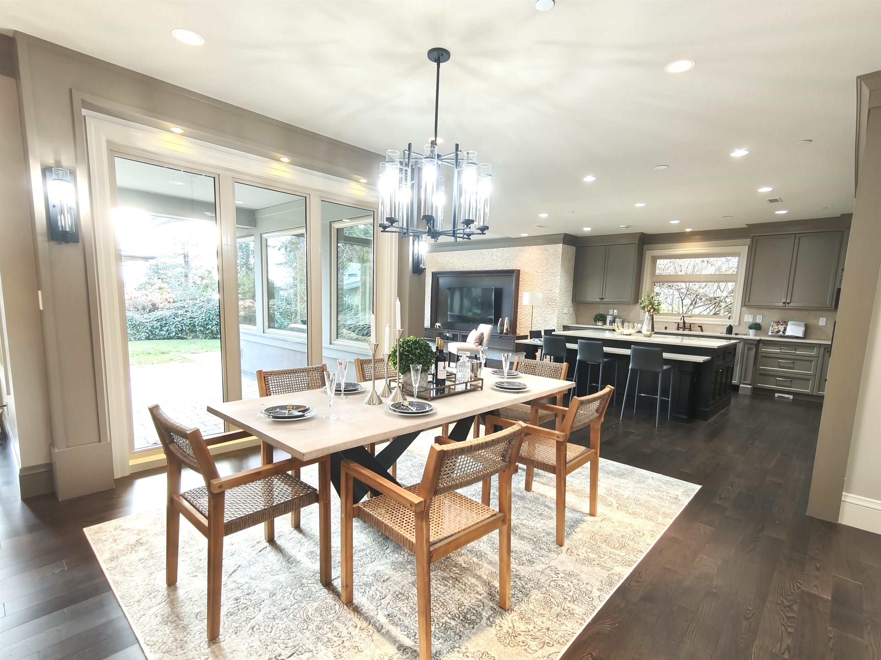 Listing image of 2566 MARINE DRIVE