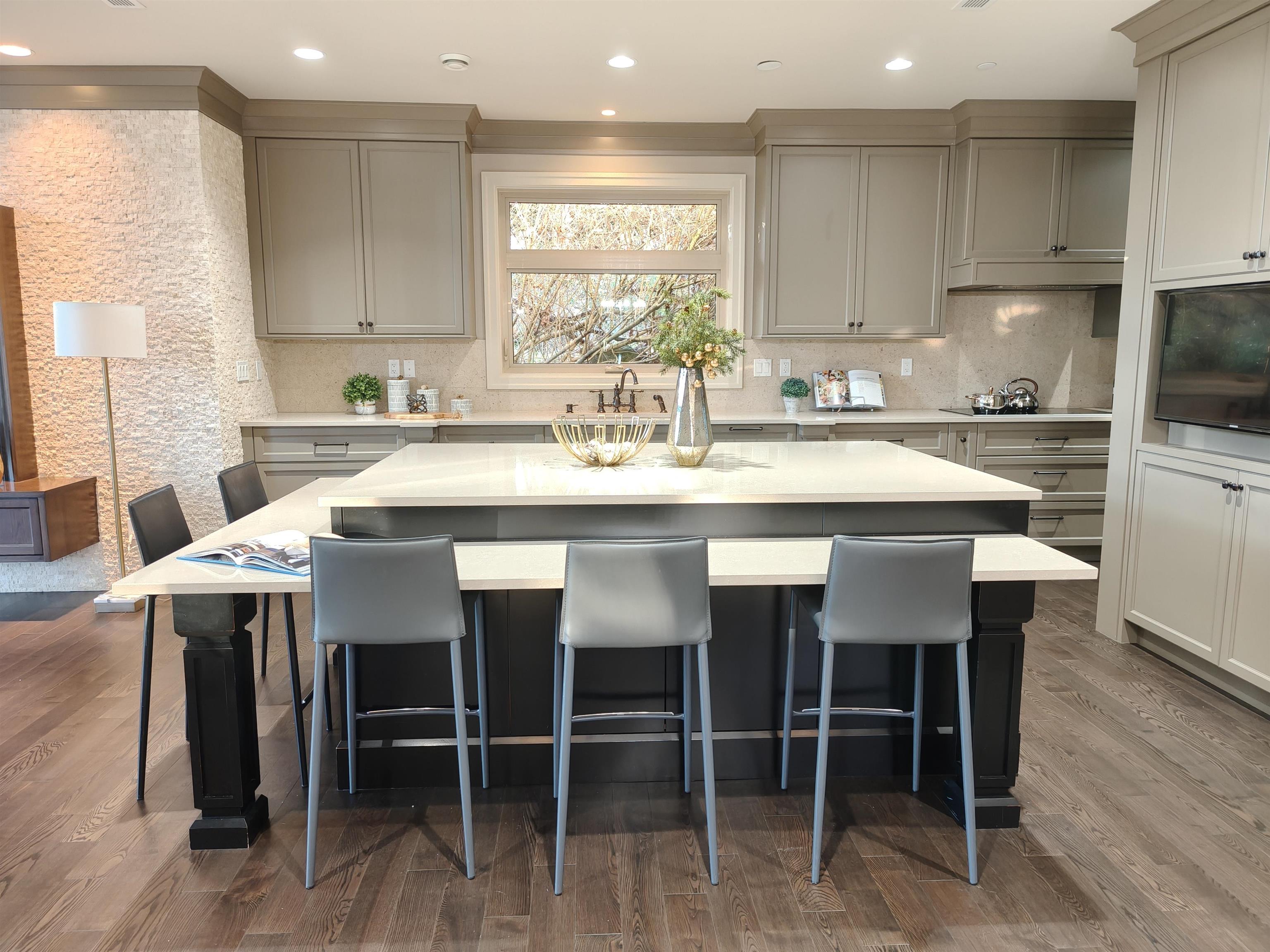 Listing image of 2566 MARINE DRIVE