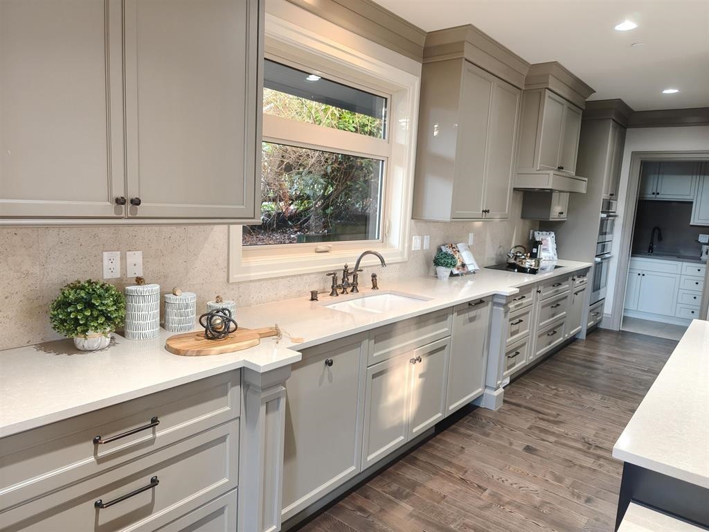Listing image of 2566 MARINE DRIVE