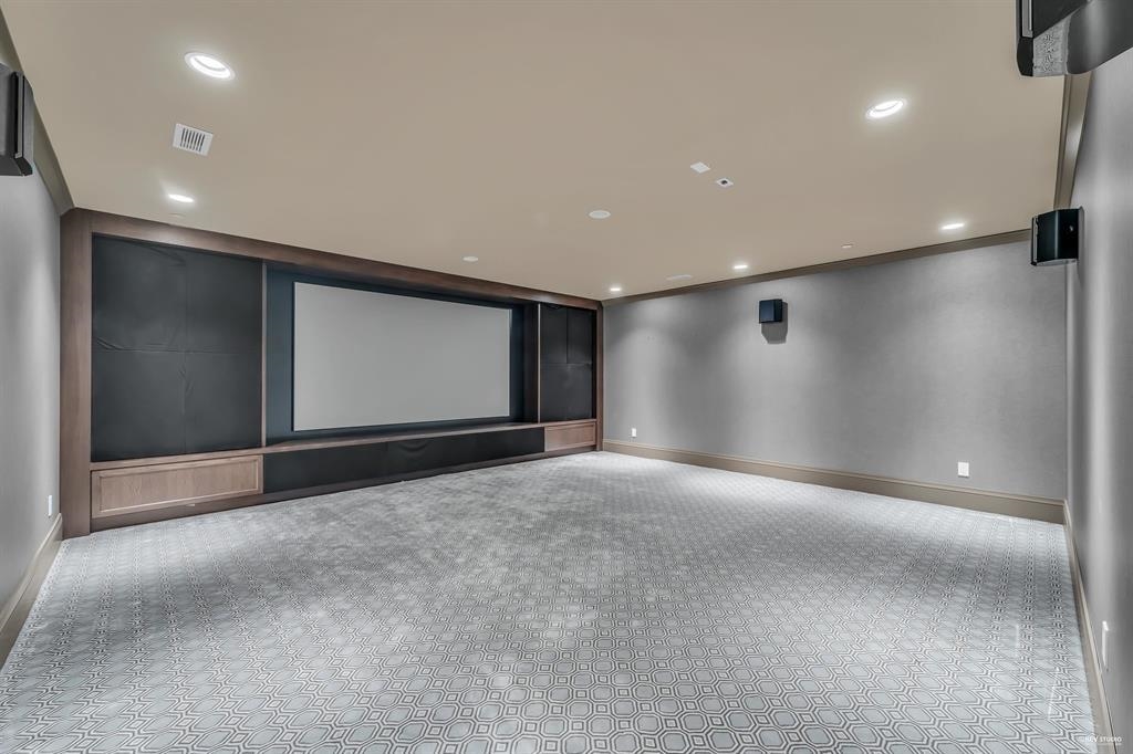 Listing image of 2566 MARINE DRIVE