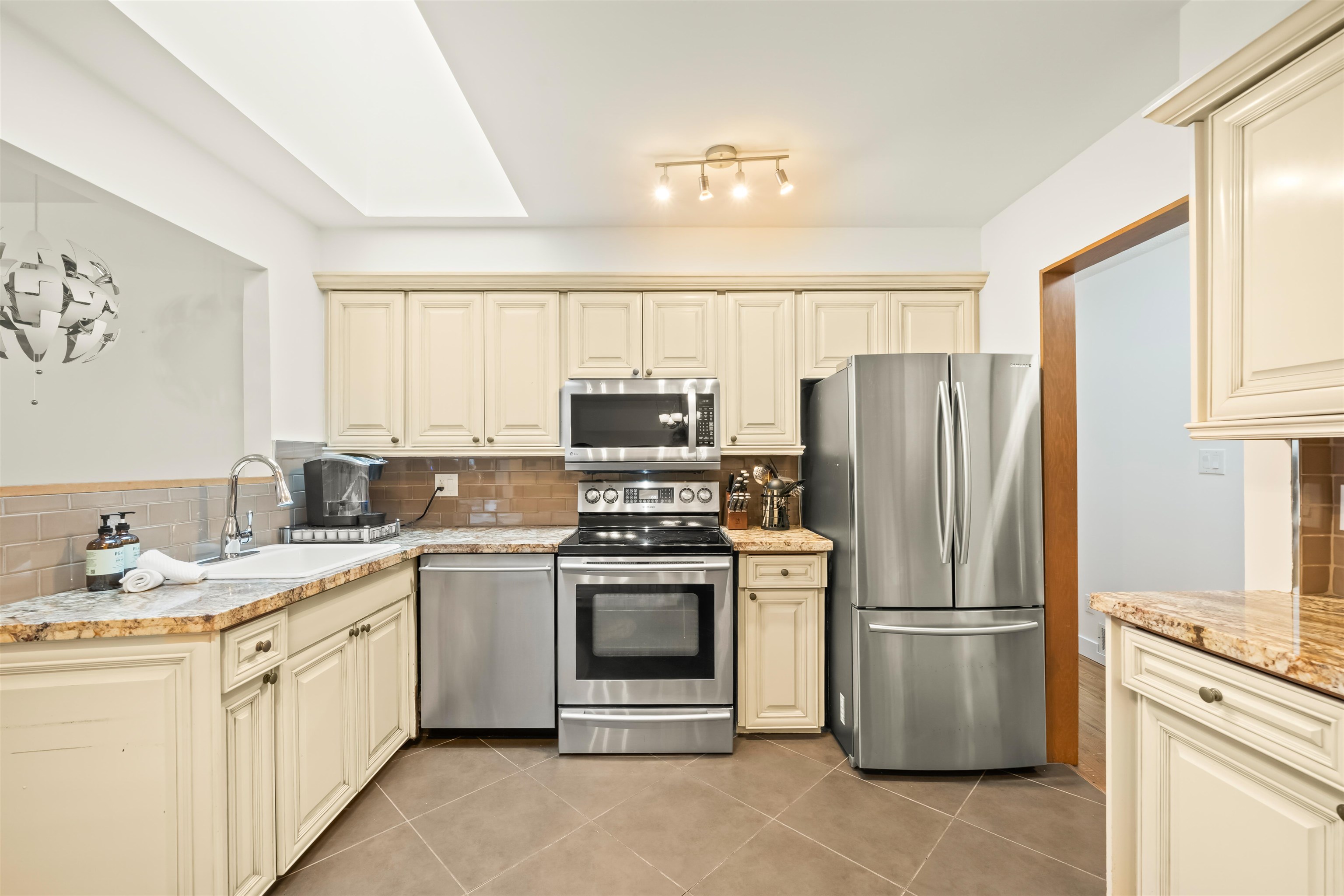Listing image of 4585 COVE CLIFF ROAD