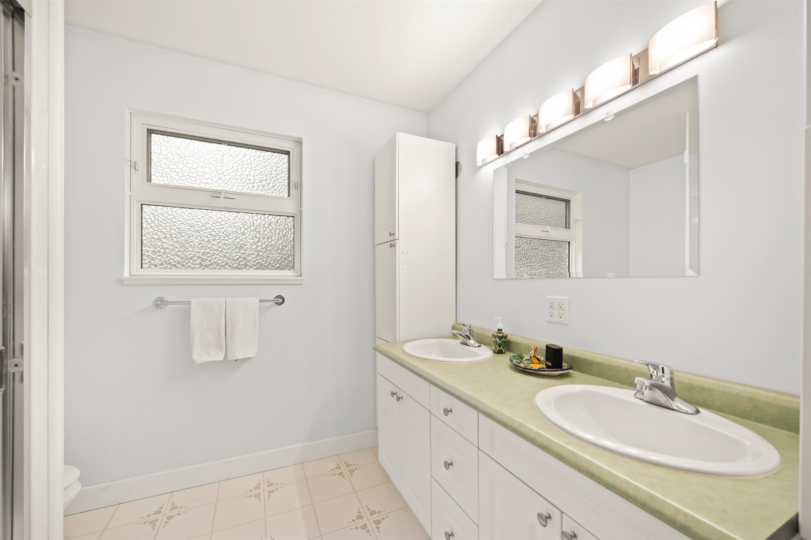 Listing image of 4585 COVE CLIFF ROAD
