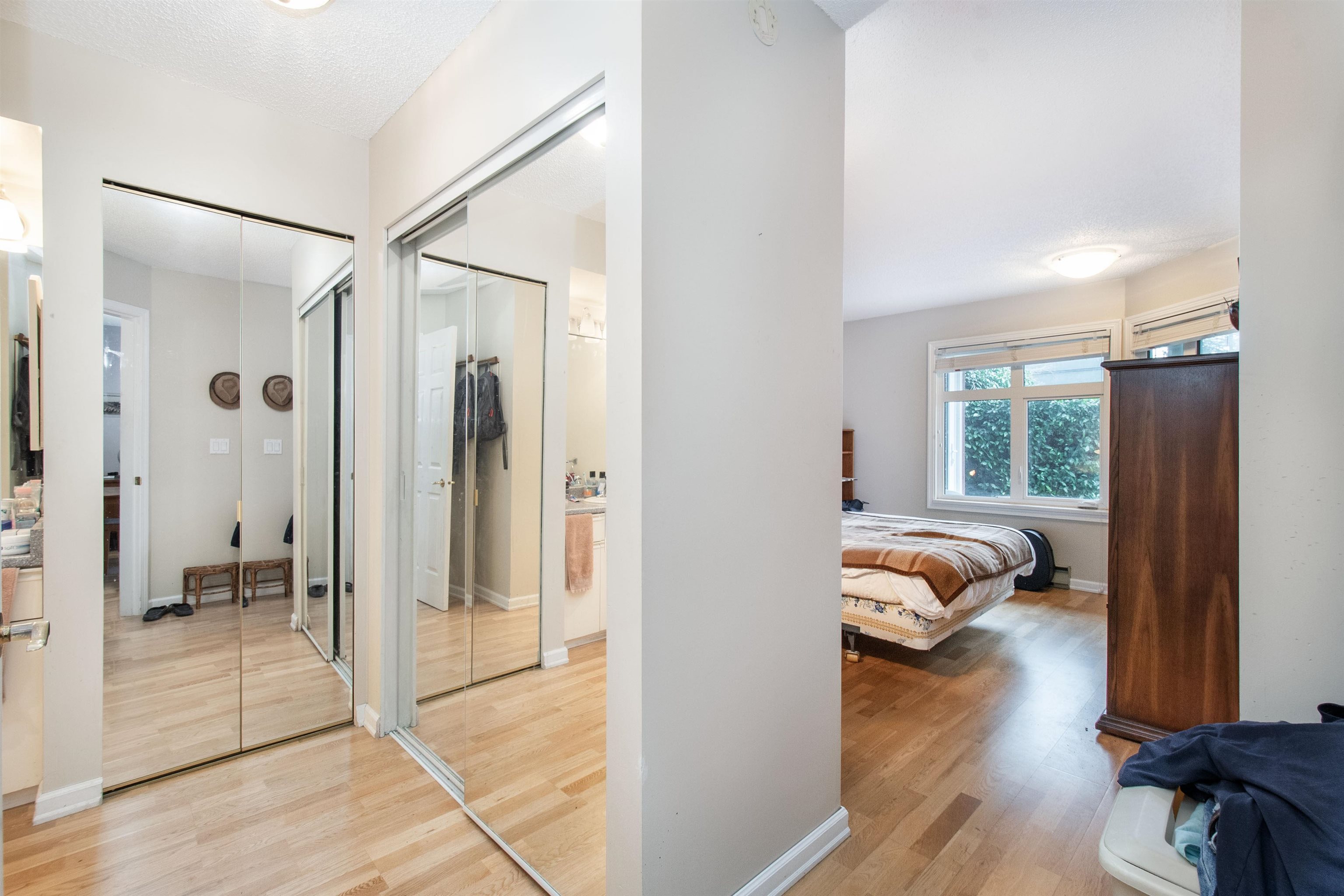 Listing image of 201 2800 CHESTERFIELD AVENUE
