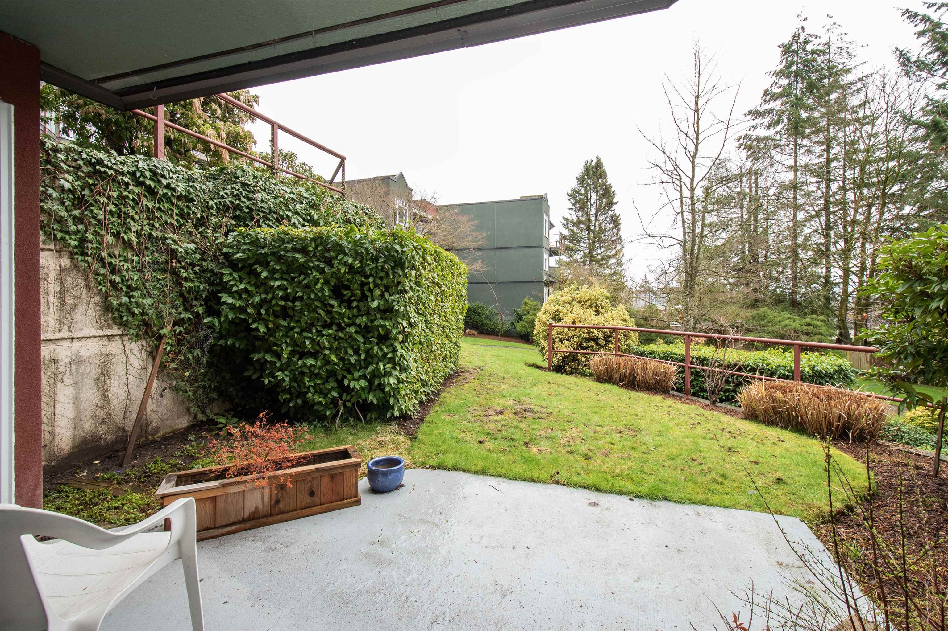 Listing image of 201 2800 CHESTERFIELD AVENUE