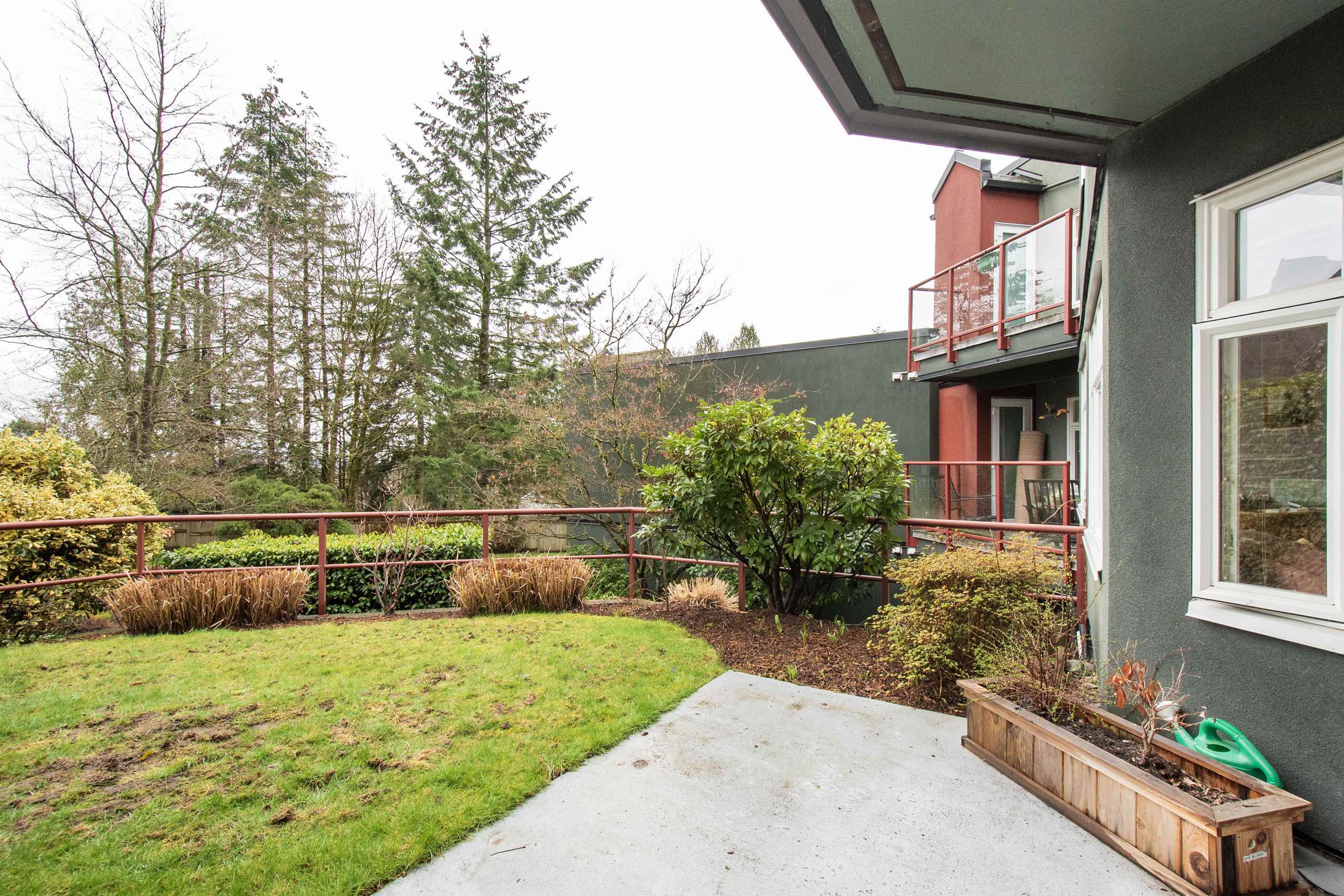 Listing image of 201 2800 CHESTERFIELD AVENUE