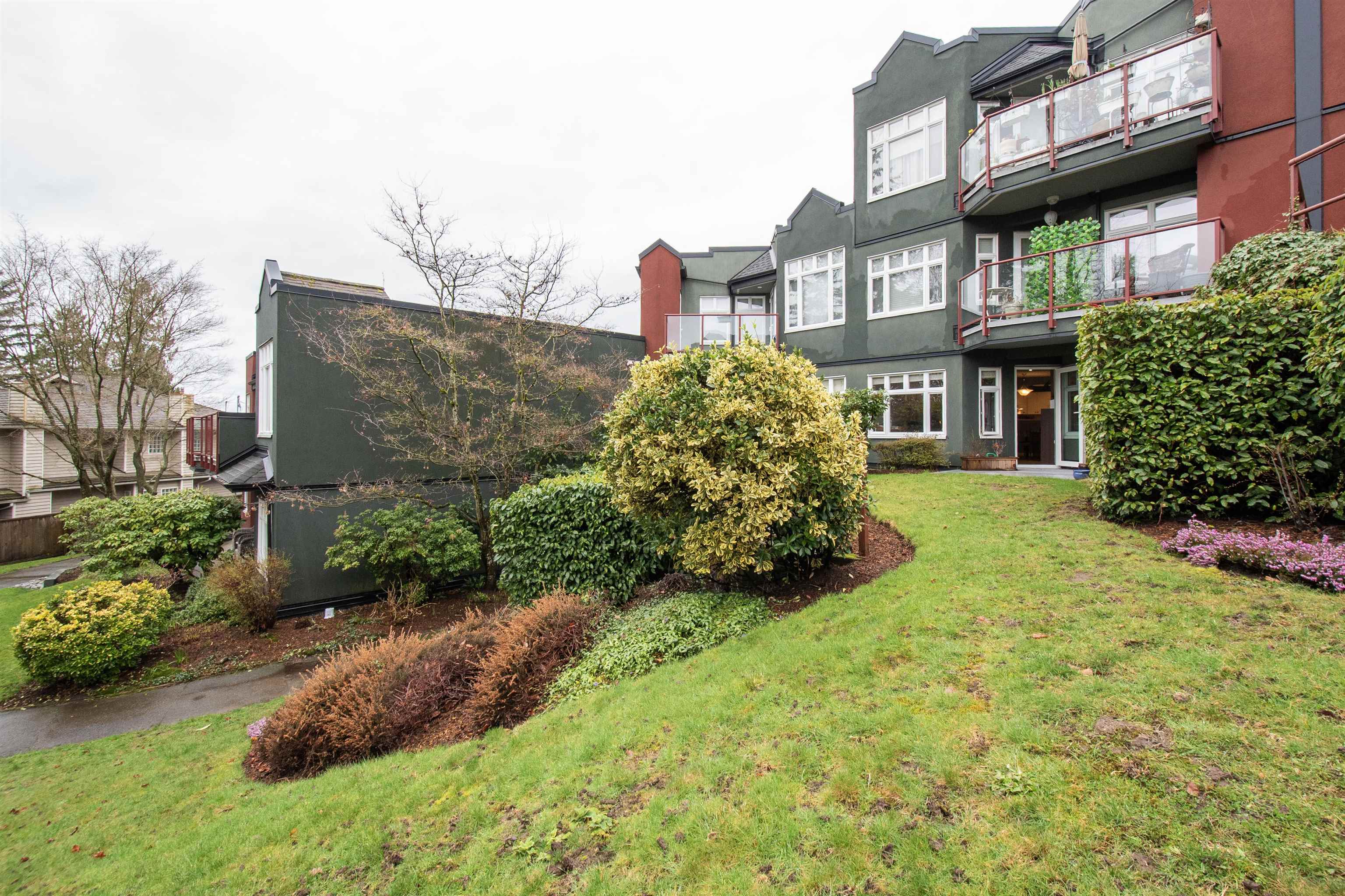 Listing image of 201 2800 CHESTERFIELD AVENUE