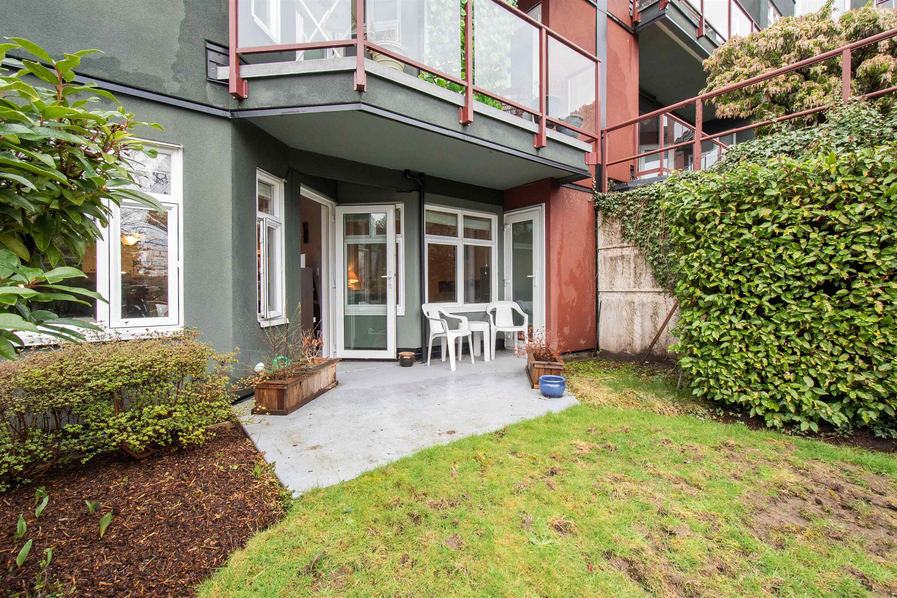 Listing image of 201 2800 CHESTERFIELD AVENUE