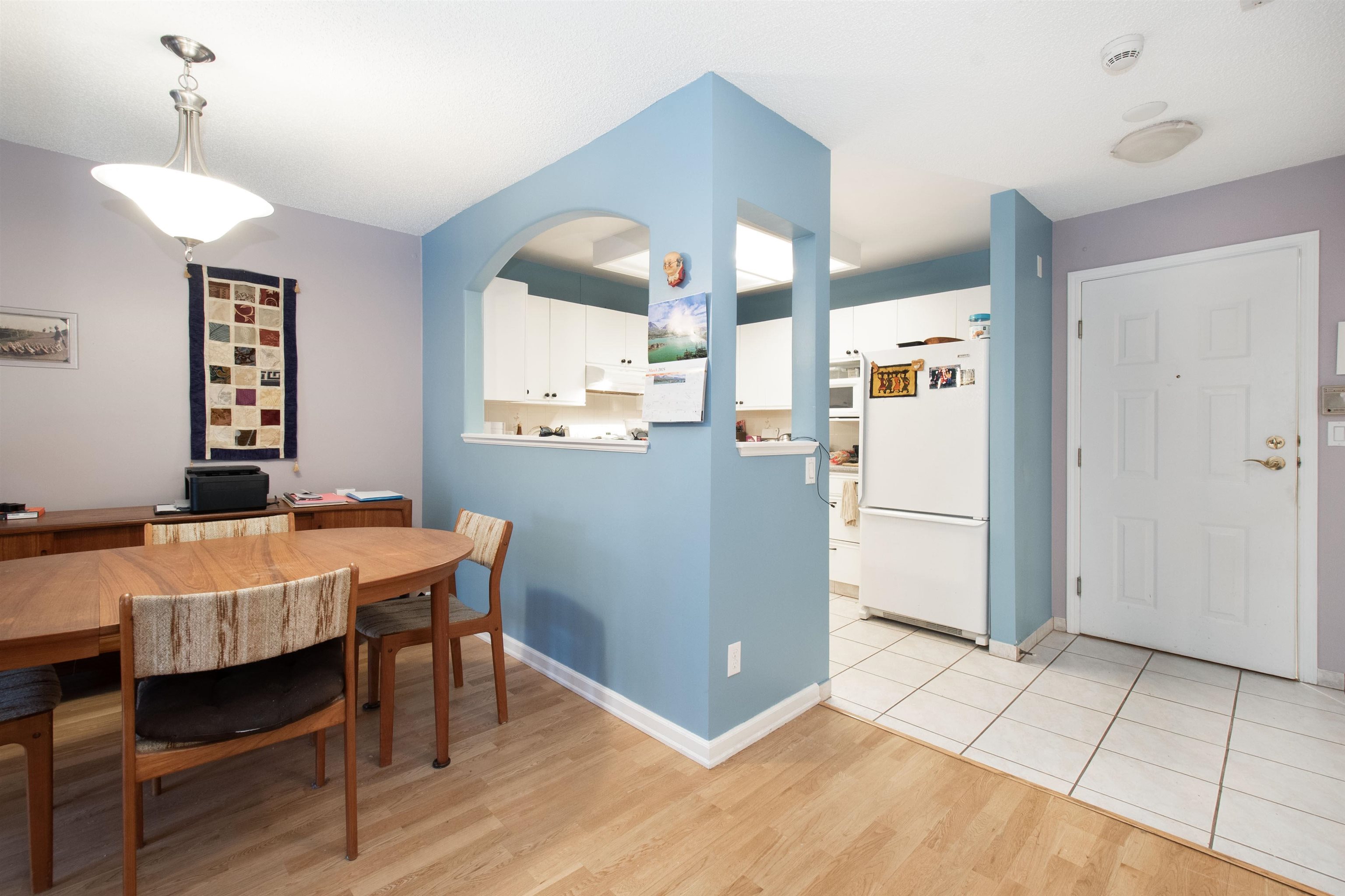 Listing image of 201 2800 CHESTERFIELD AVENUE