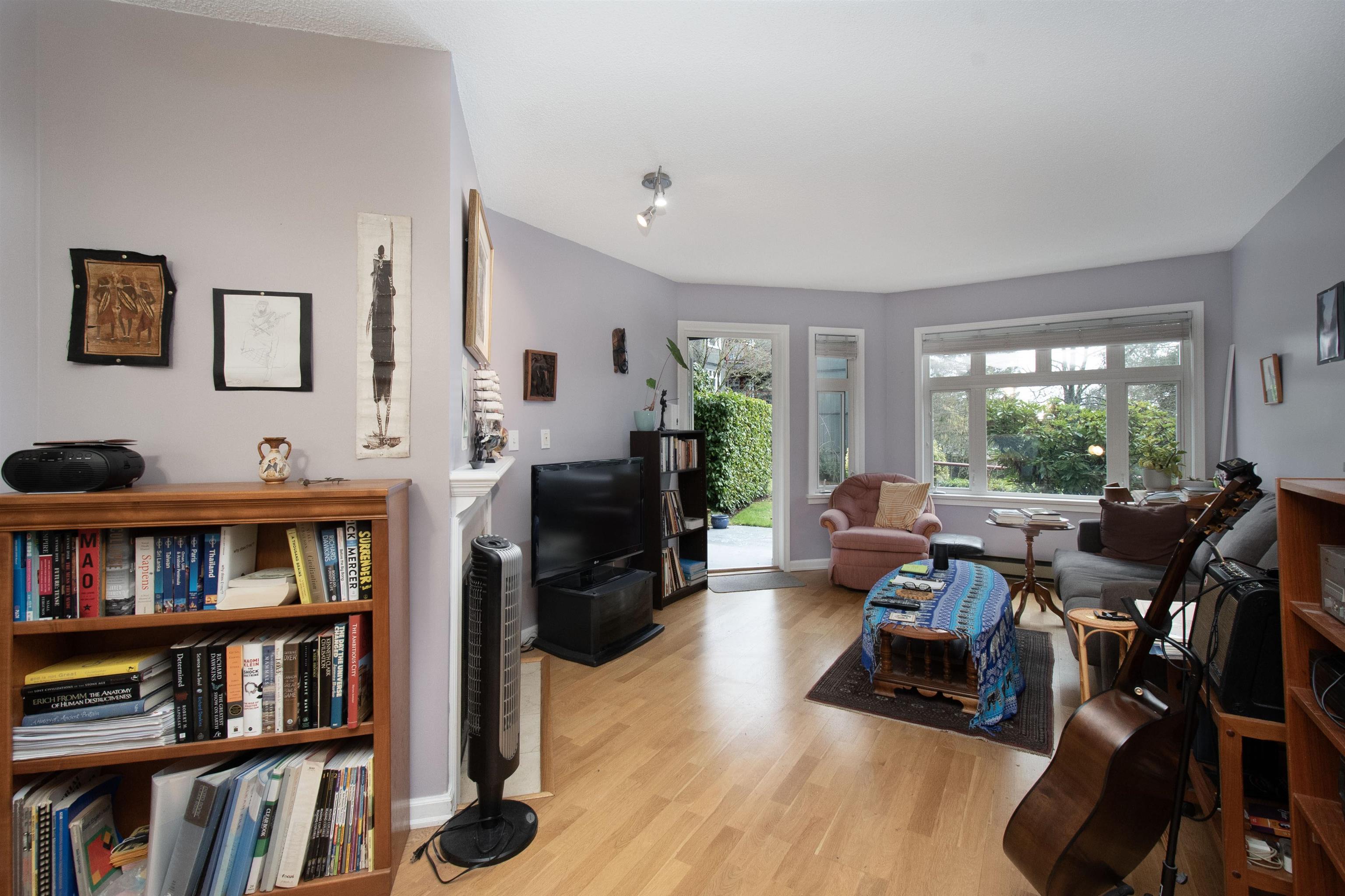 Listing image of 201 2800 CHESTERFIELD AVENUE