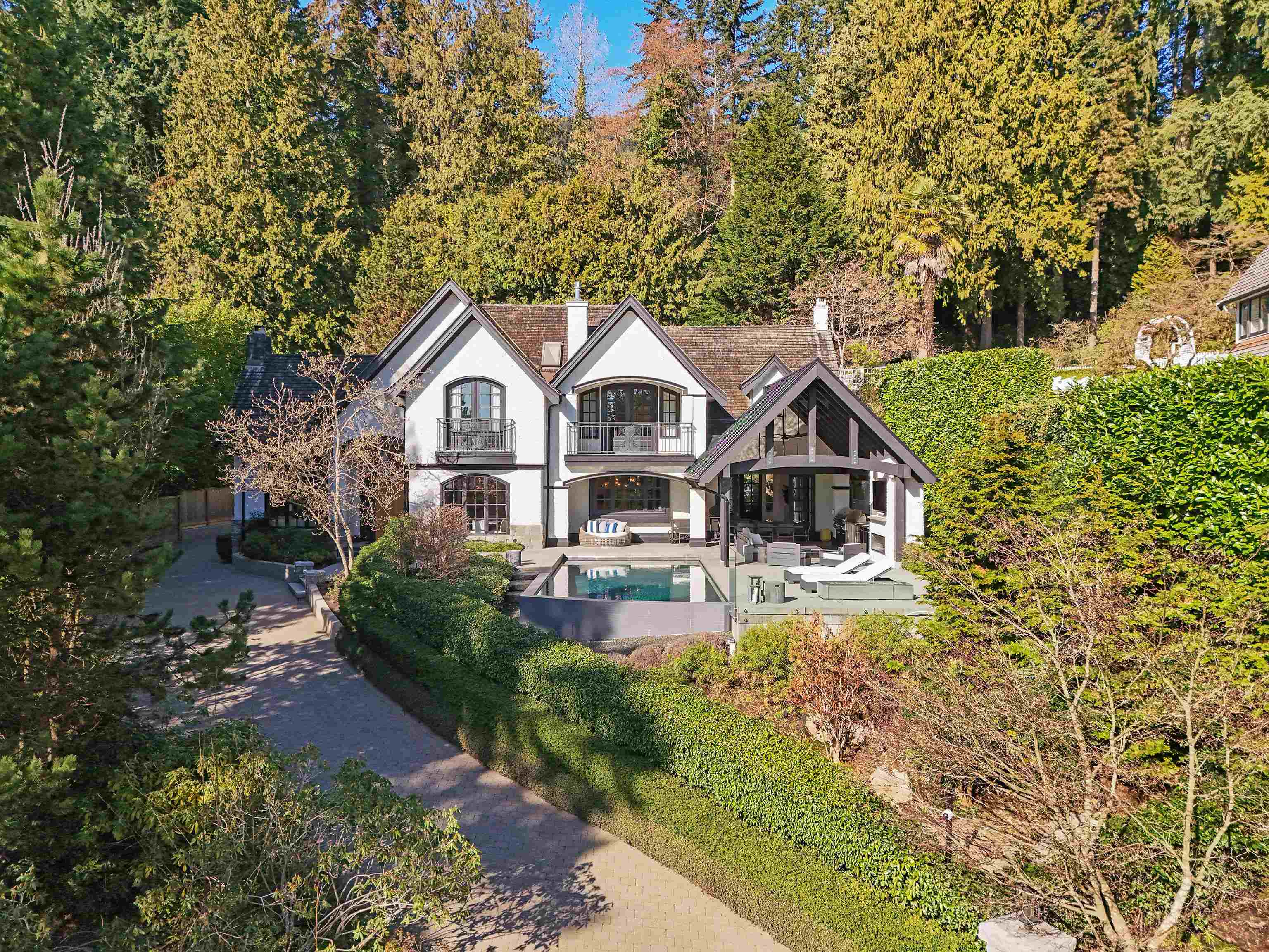 Listing image of 2985 ALTAMONT CRESCENT