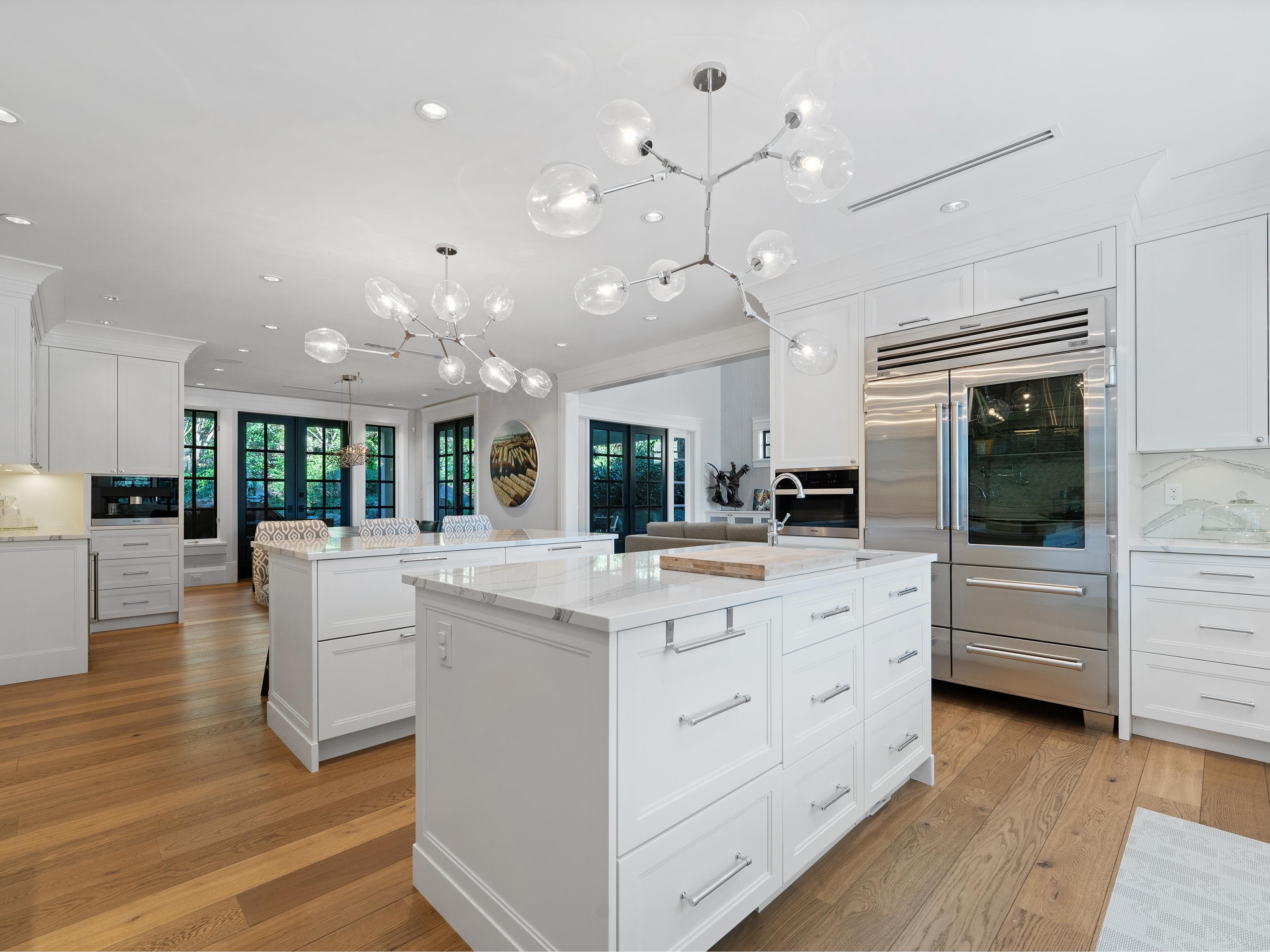 Listing image of 2985 ALTAMONT CRESCENT
