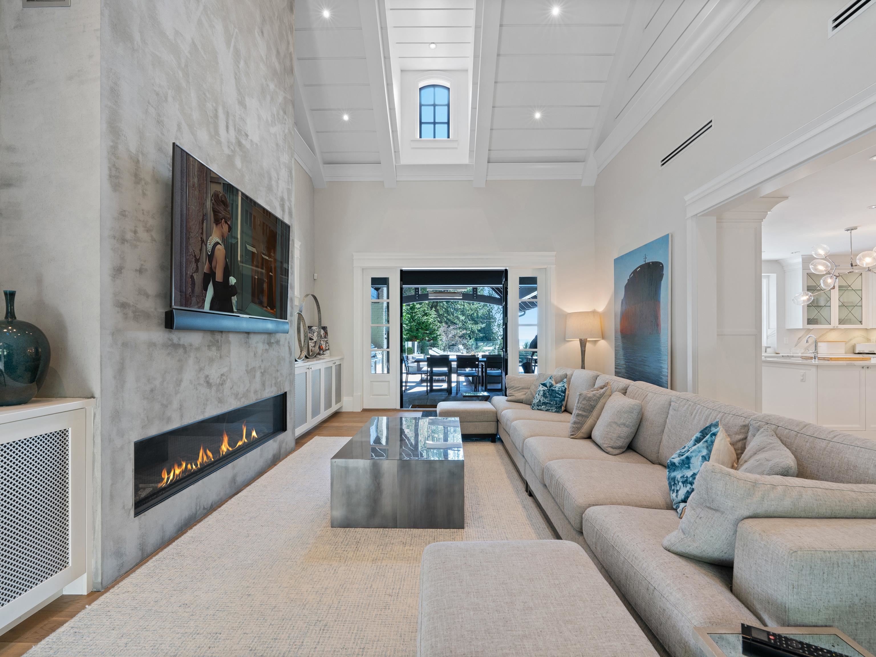 Listing image of 2985 ALTAMONT CRESCENT