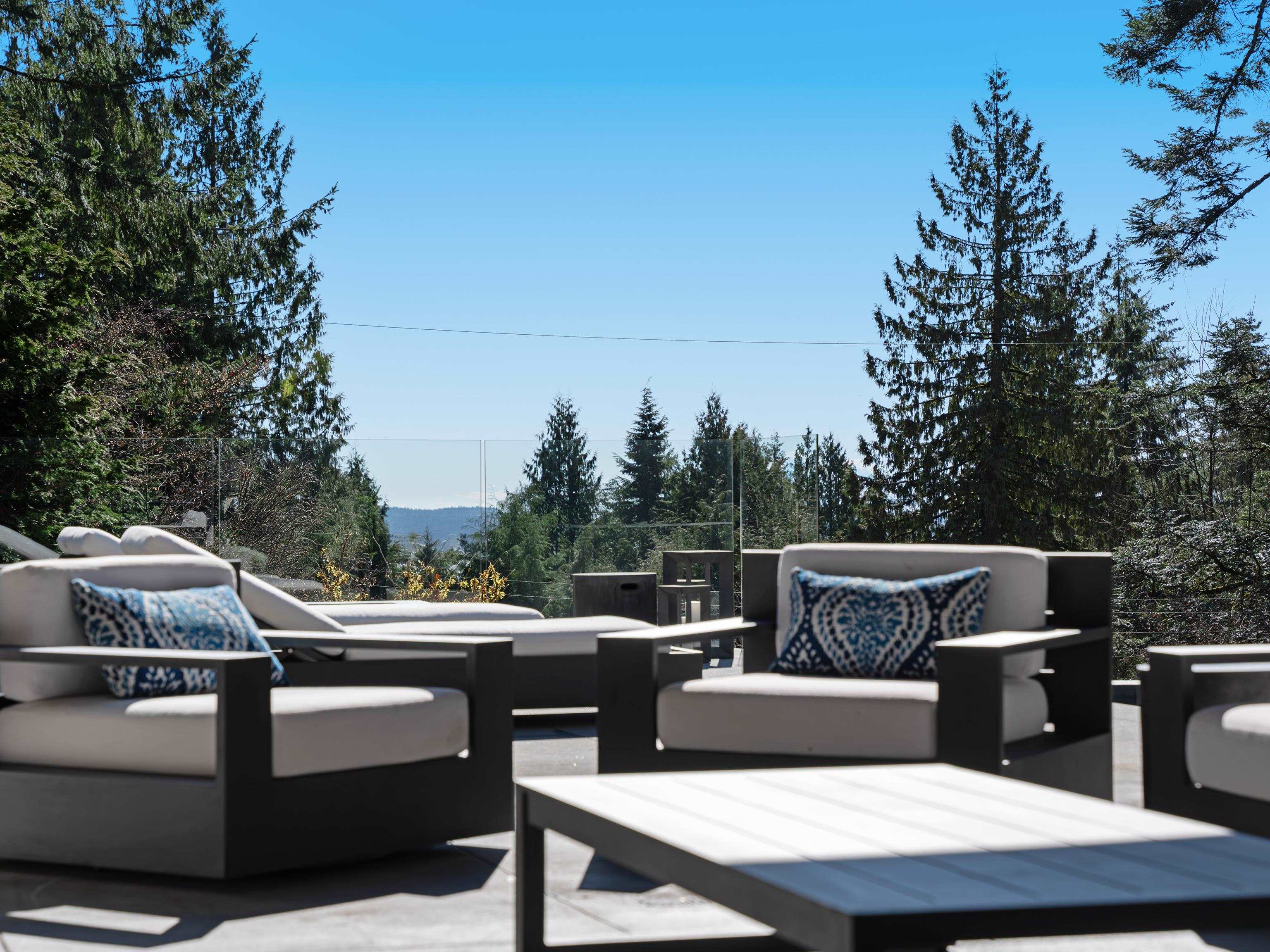 Listing image of 2985 ALTAMONT CRESCENT