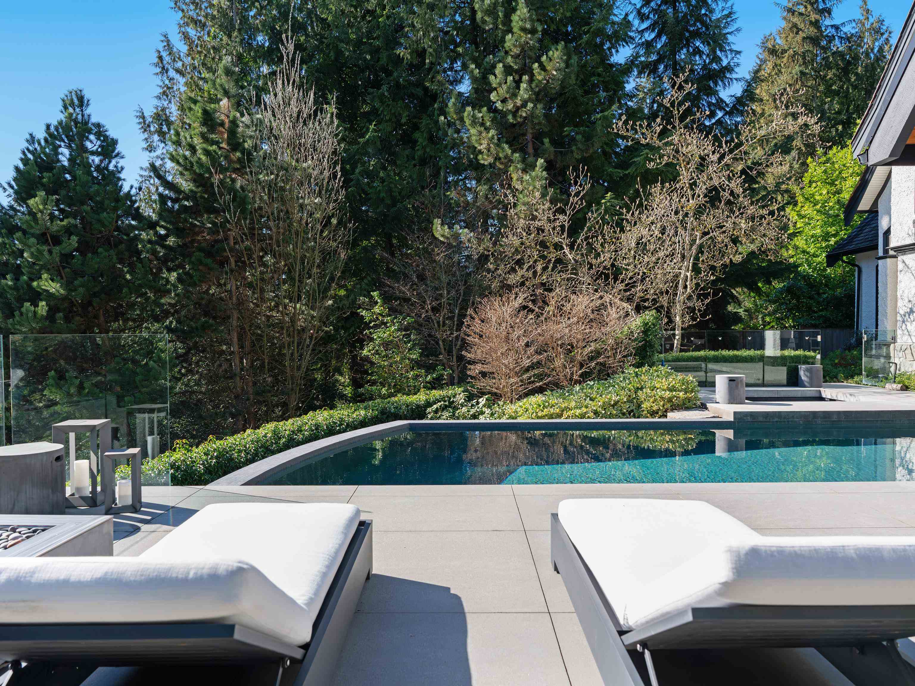 Listing image of 2985 ALTAMONT CRESCENT