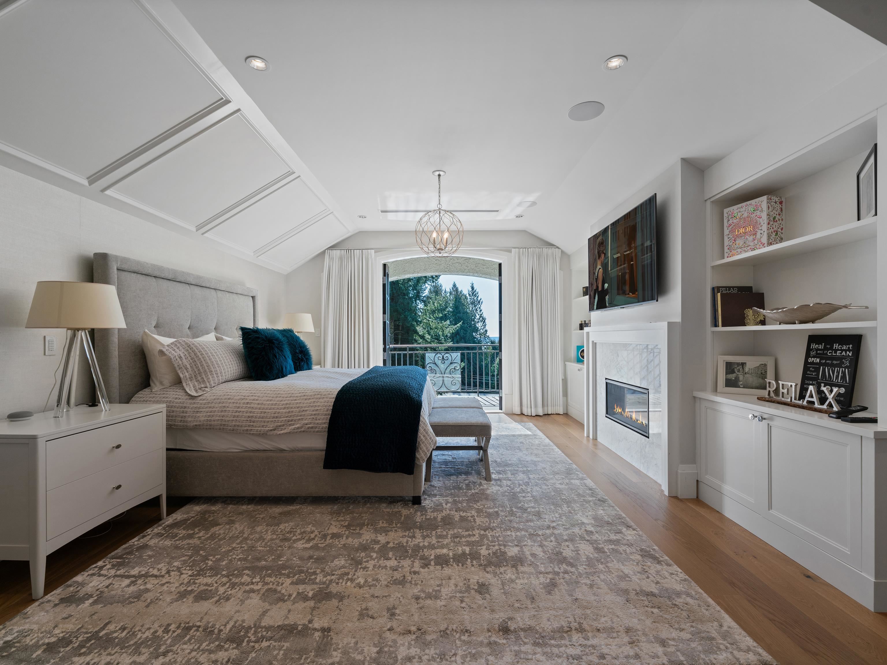 Listing image of 2985 ALTAMONT CRESCENT